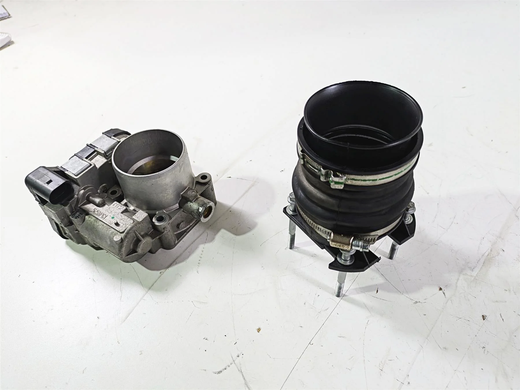 2014 Moto Guzzi California 1400 Touring Throttle Body Fuel Injection 872230 - Image 10