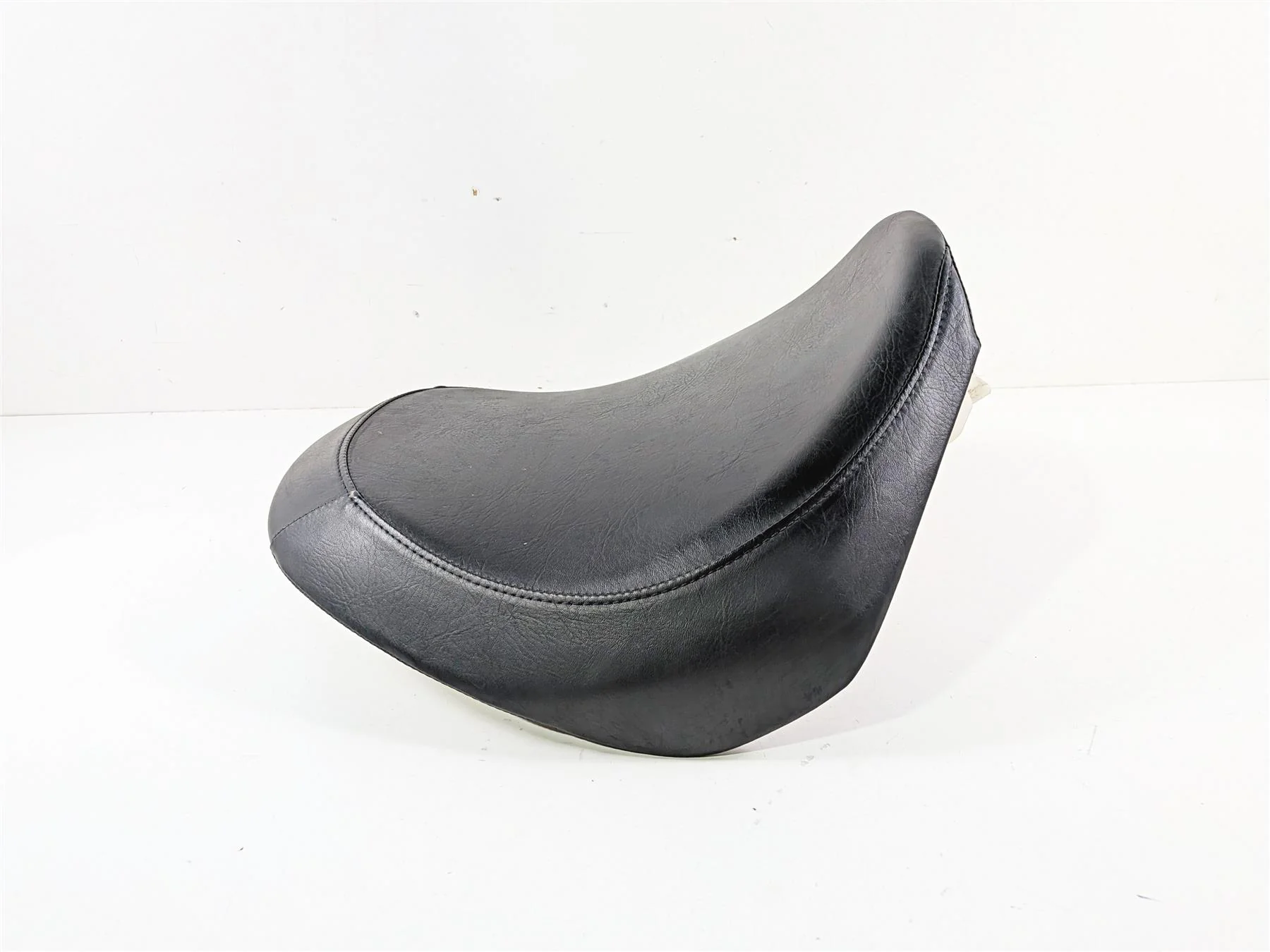 2014 Suzuki M109R VZR1800 Boulevard Front Driver Rider Seat Saddle 45100-48G01 - Image 2