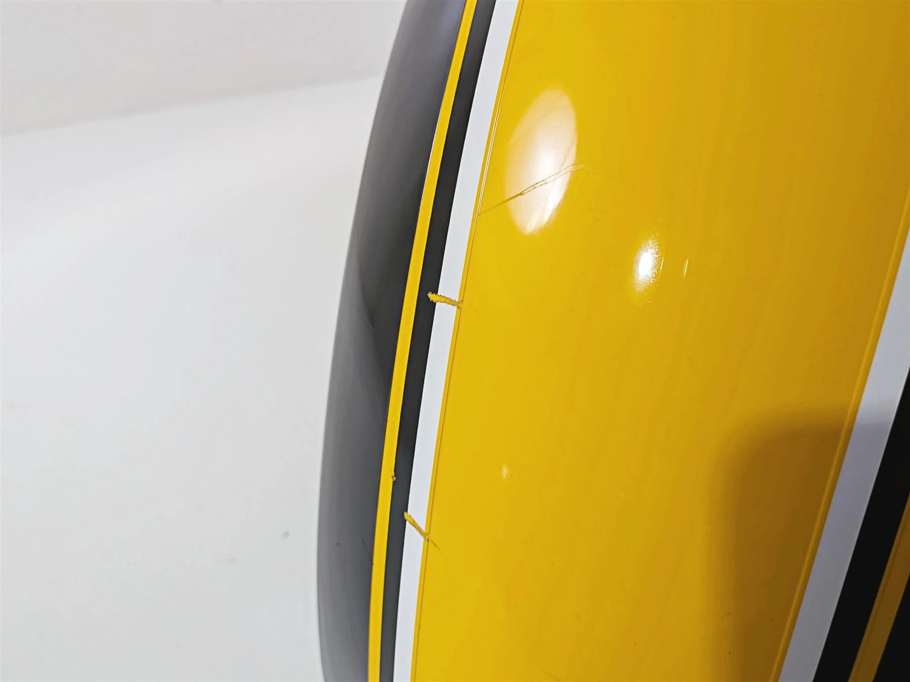 2014 Suzuki M109R VZR1800 Boulevard Front Fender Yellow Black 53110-48G60 - Image 10