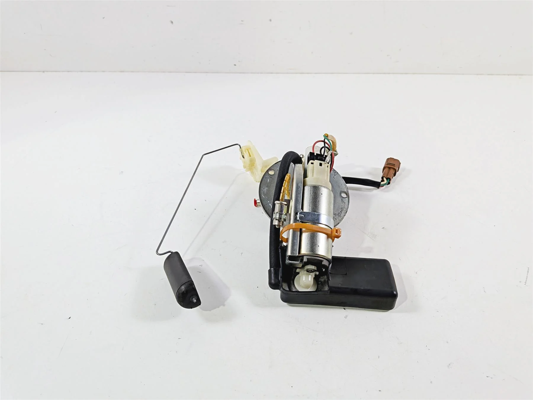 2014 Suzuki M109R VZR1800 Boulevard Fuel Gas Petrol Pump & Sender 15100-48G10 - Image 2
