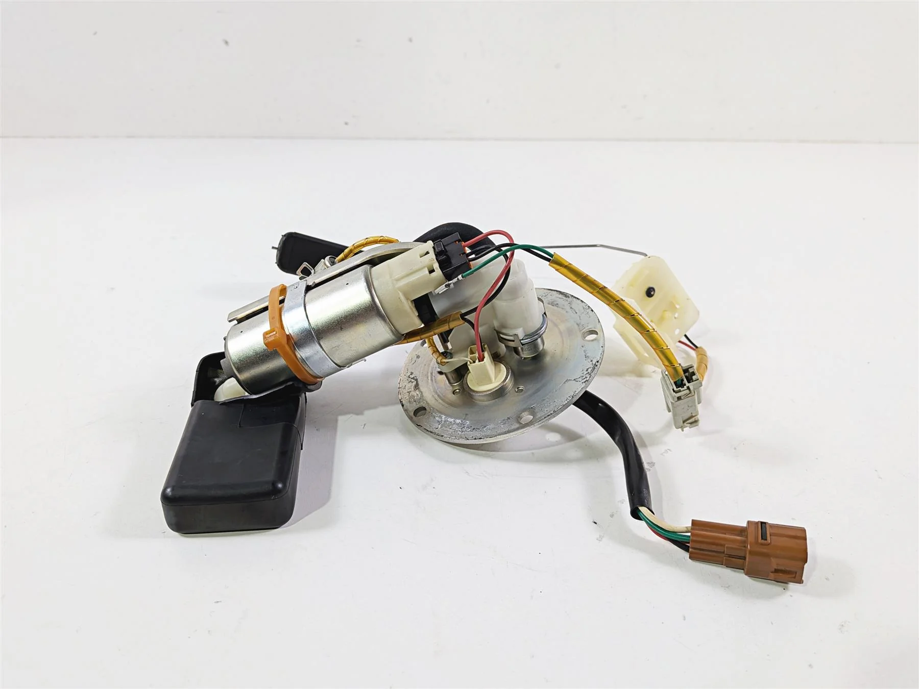2014 Suzuki M109R VZR1800 Boulevard Fuel Gas Petrol Pump & Sender 15100-48G10 - Image 5