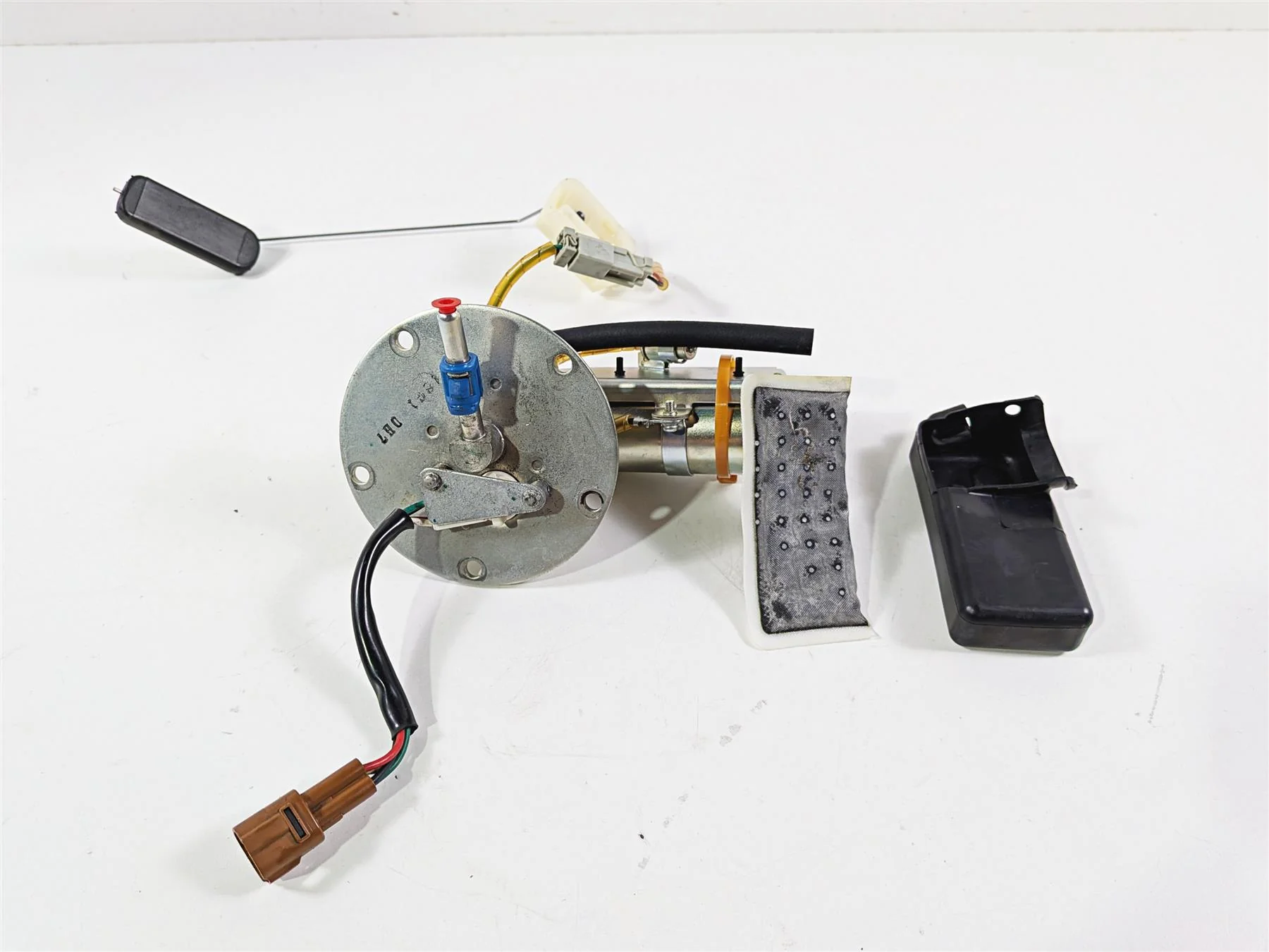 2014 Suzuki M109R VZR1800 Boulevard Fuel Gas Petrol Pump & Sender 15100-48G10 - Image 8