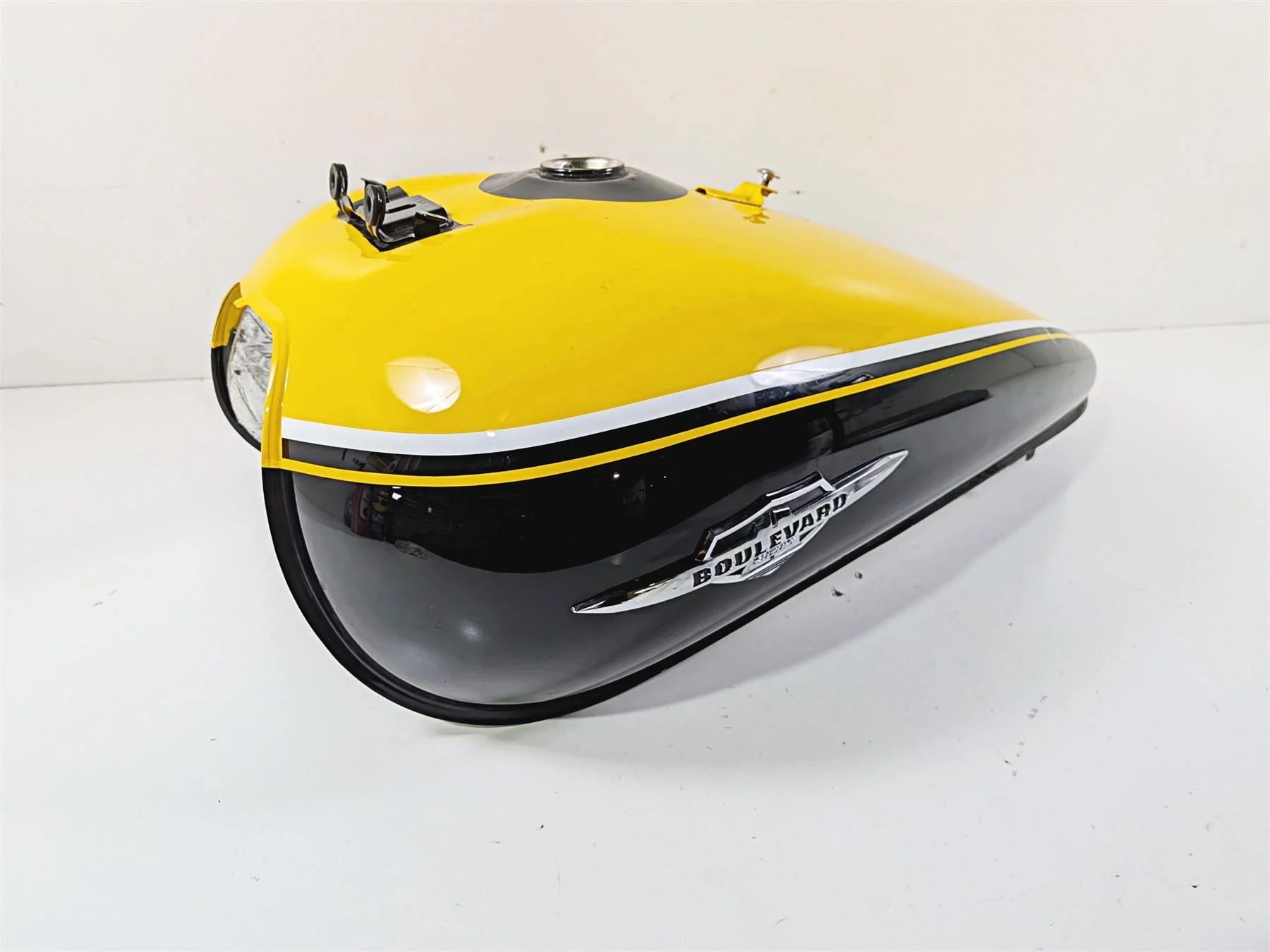 2014 Suzuki M109R VZR1800 Boulevard Fuel Gas Petrol Tank - Read 44100-48GN0 - Image 12