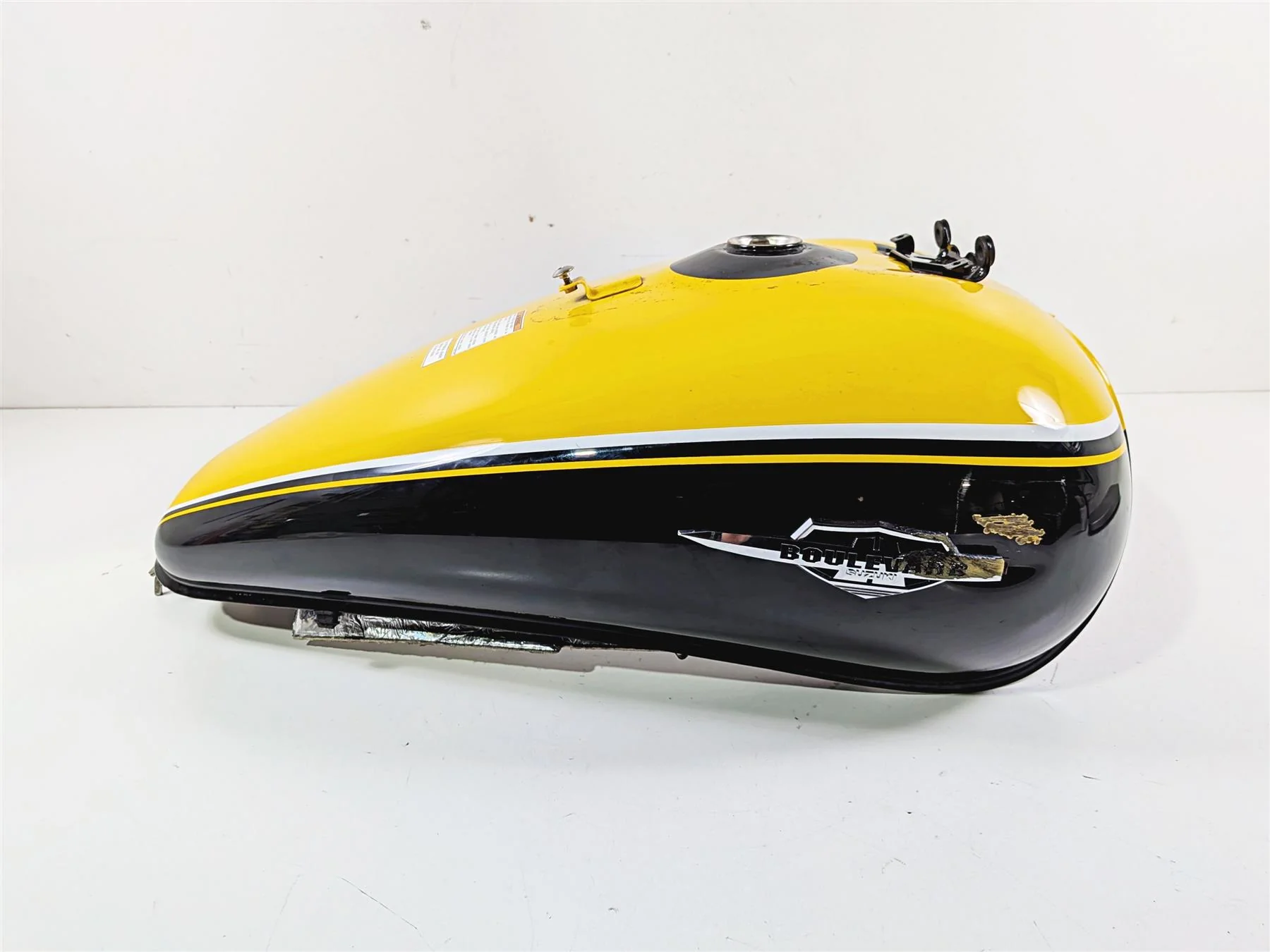 2014 Suzuki M109R VZR1800 Boulevard Fuel Gas Petrol Tank - Read 44100-48GN0 - Image 2