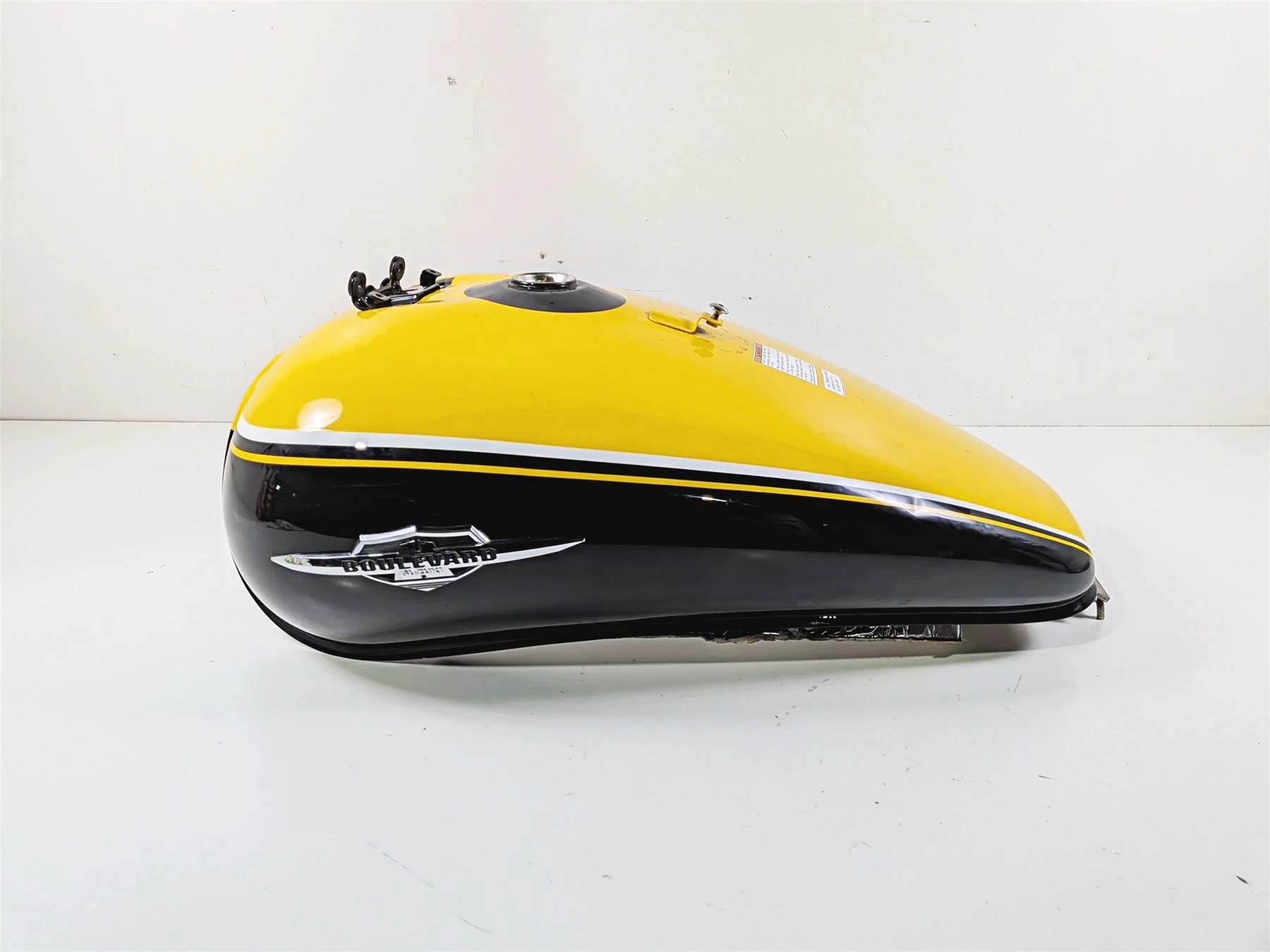 2014 Suzuki M109R VZR1800 Boulevard Fuel Gas Petrol Tank - Read 44100-48GN0 - Image 4