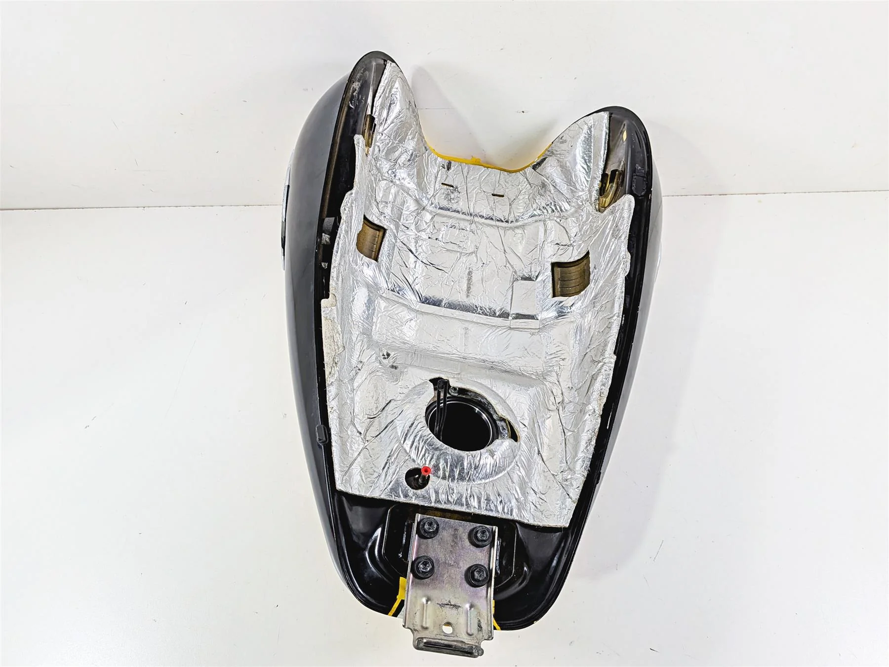 2014 Suzuki M109R VZR1800 Boulevard Fuel Gas Petrol Tank - Read 44100-48GN0 - Image 6