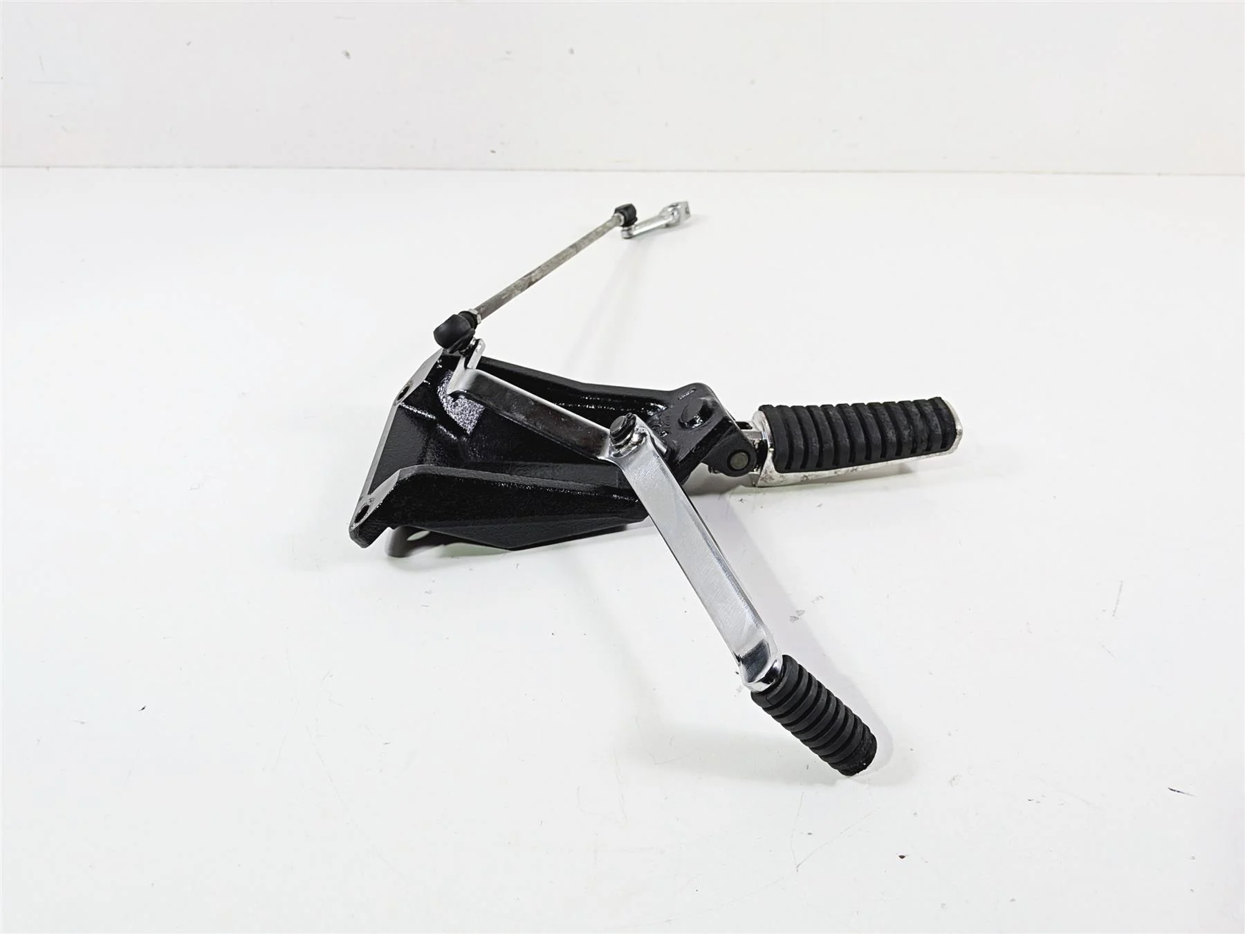 2014 Suzuki M109R VZR1800 Boulevard Left Front Footpeg & Shifter 43521-48G01 - Image 4