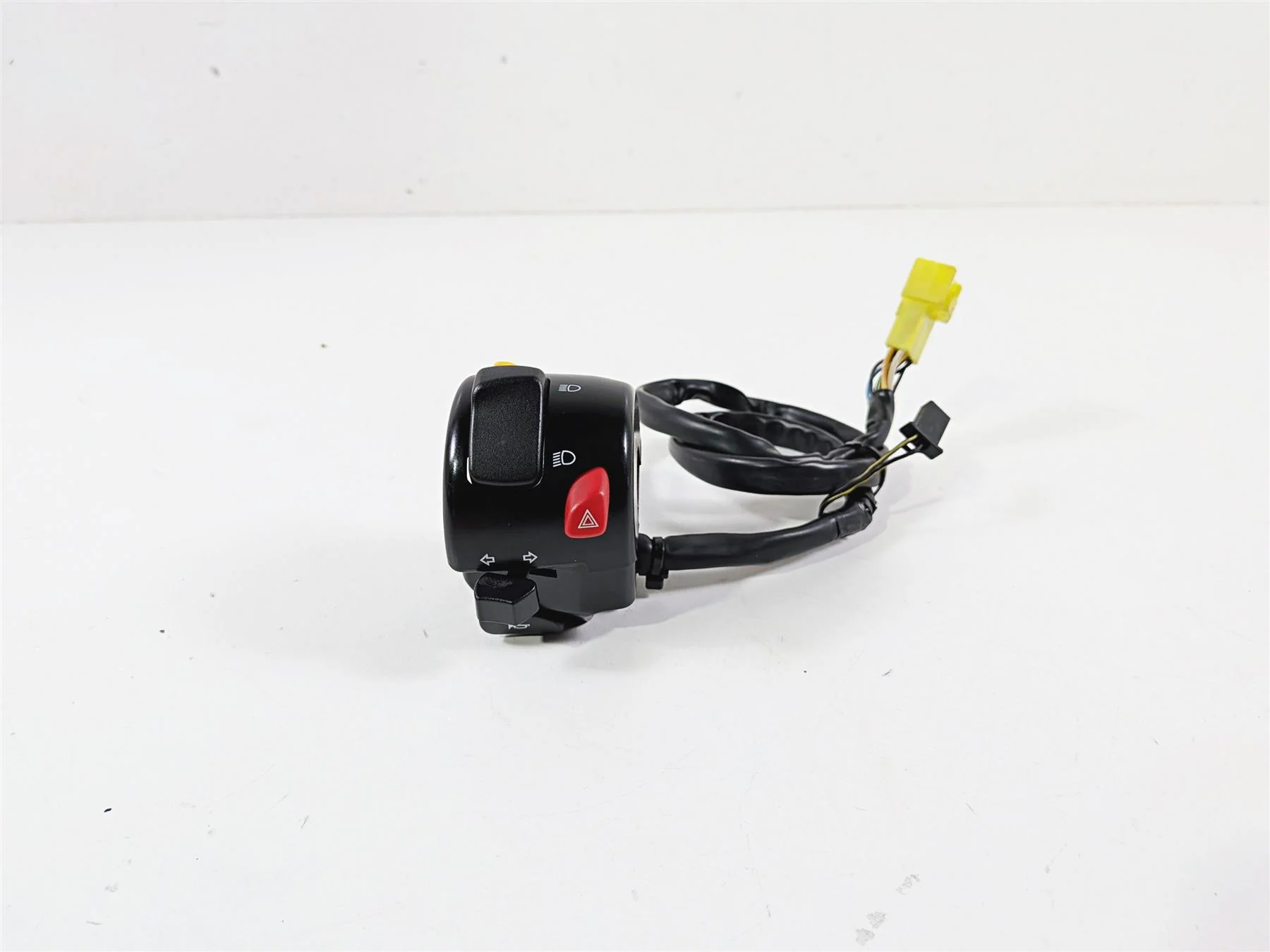 2014 Suzuki M109R VZR1800 Boulevard Left Hand Blinker Control Switch 37400-48GB0 - Image 2
