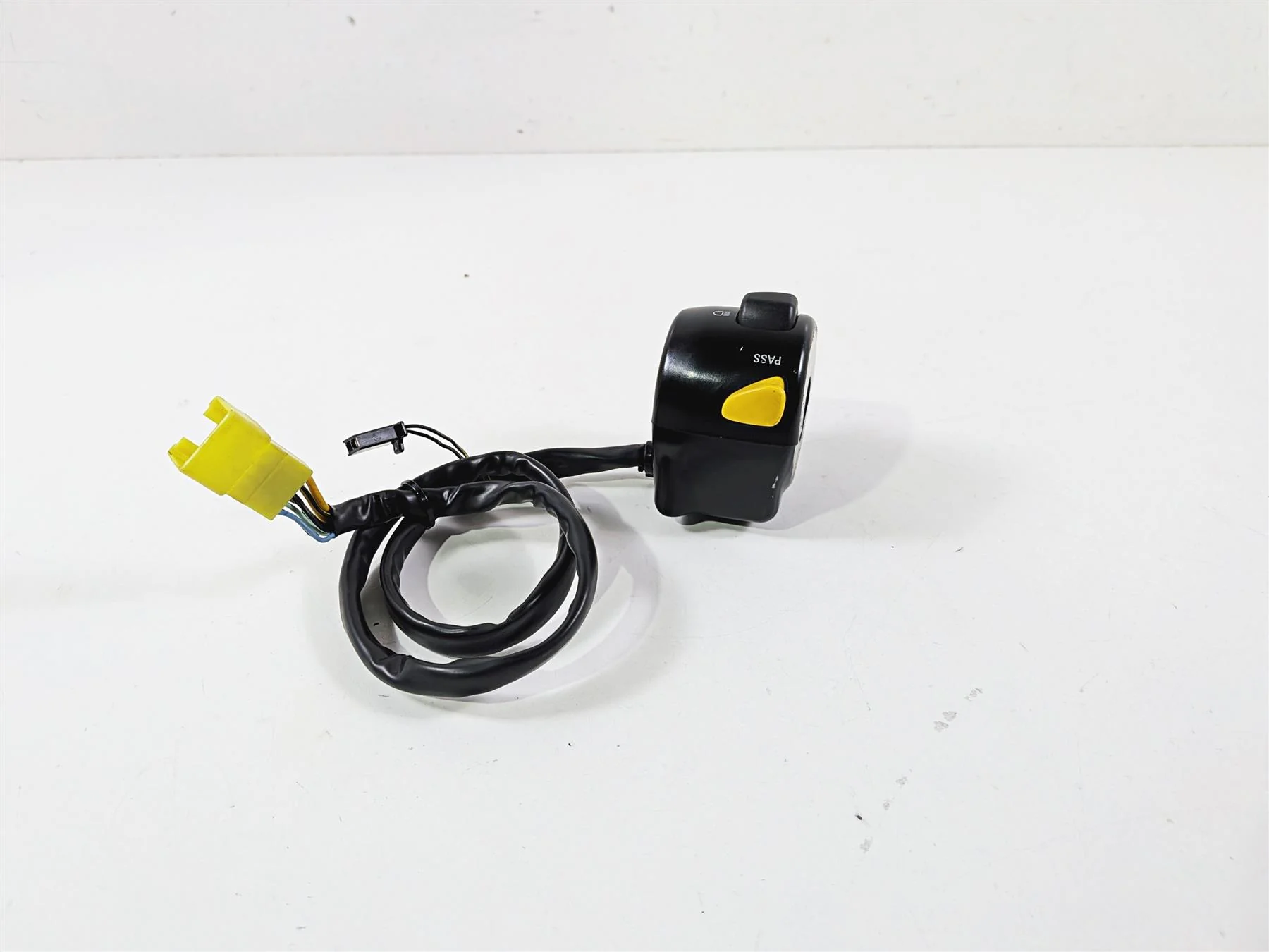 2014 Suzuki M109R VZR1800 Boulevard Left Hand Blinker Control Switch 37400-48GB0 - Image 4