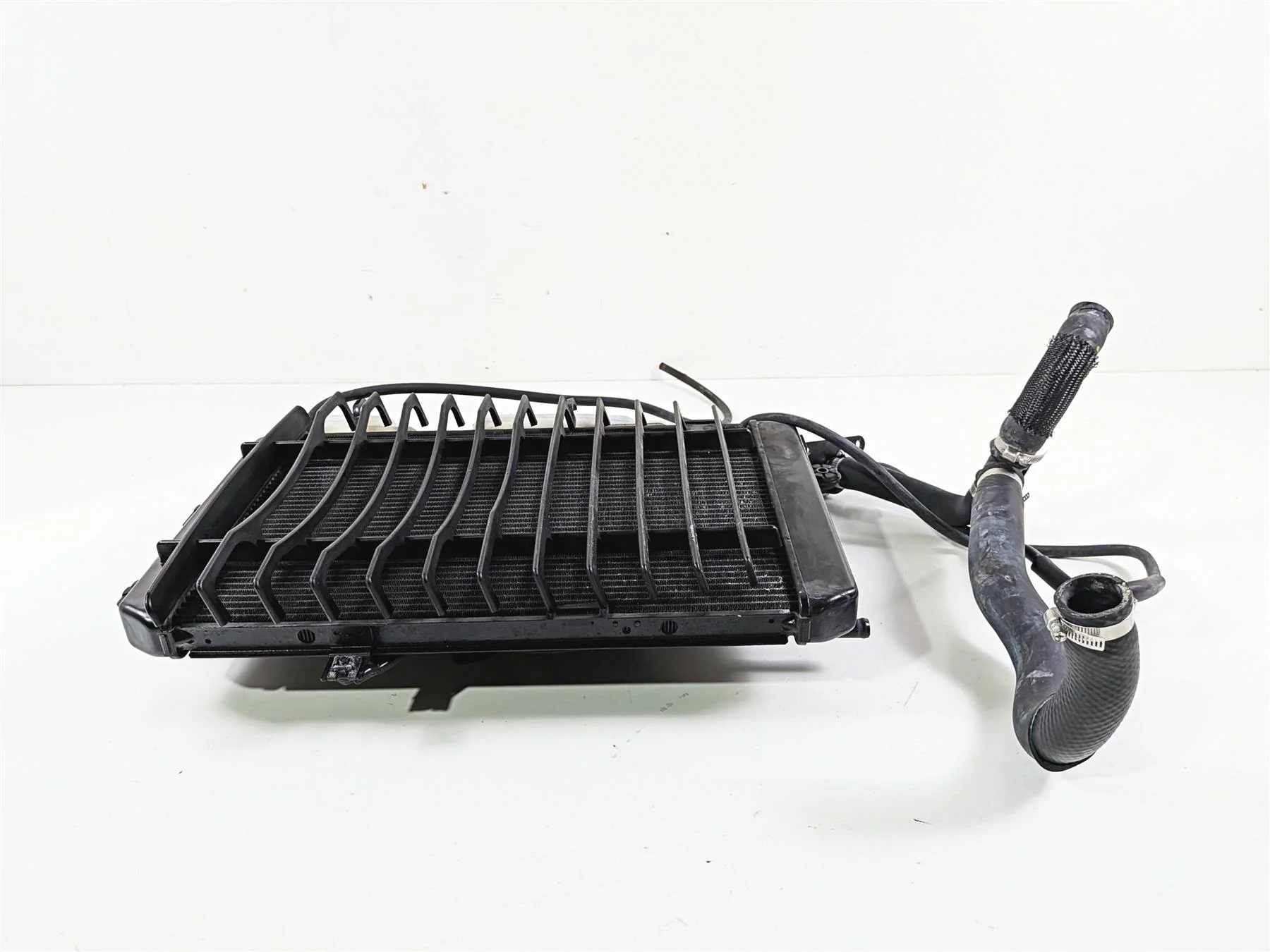 2014 Suzuki M109R VZR1800 Boulevard Radiator Fan Reservoir Hoses 17710-48G00 - Image 2