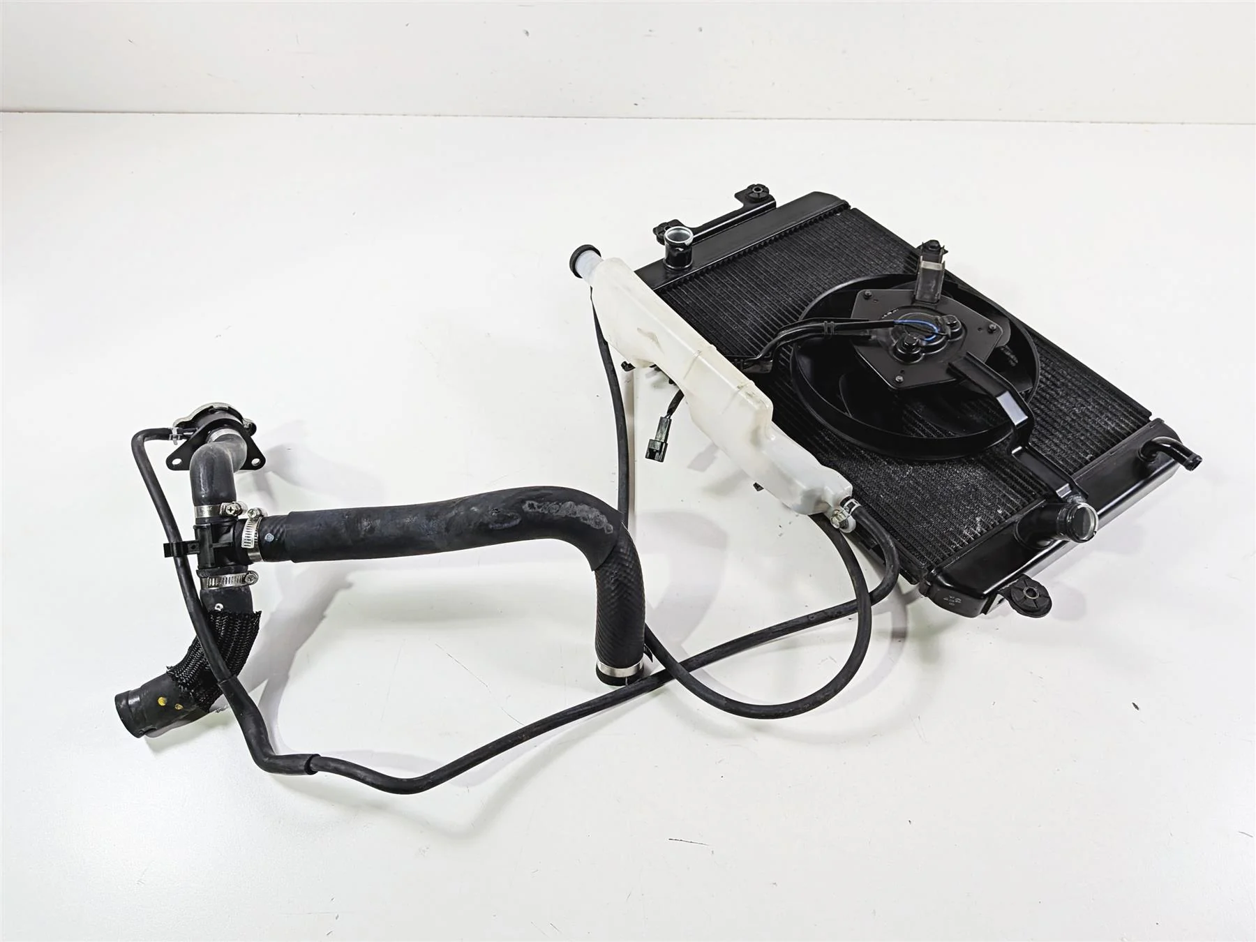 2014 Suzuki M109R VZR1800 Boulevard Radiator Fan Reservoir Hoses 17710-48G00 - Image 6