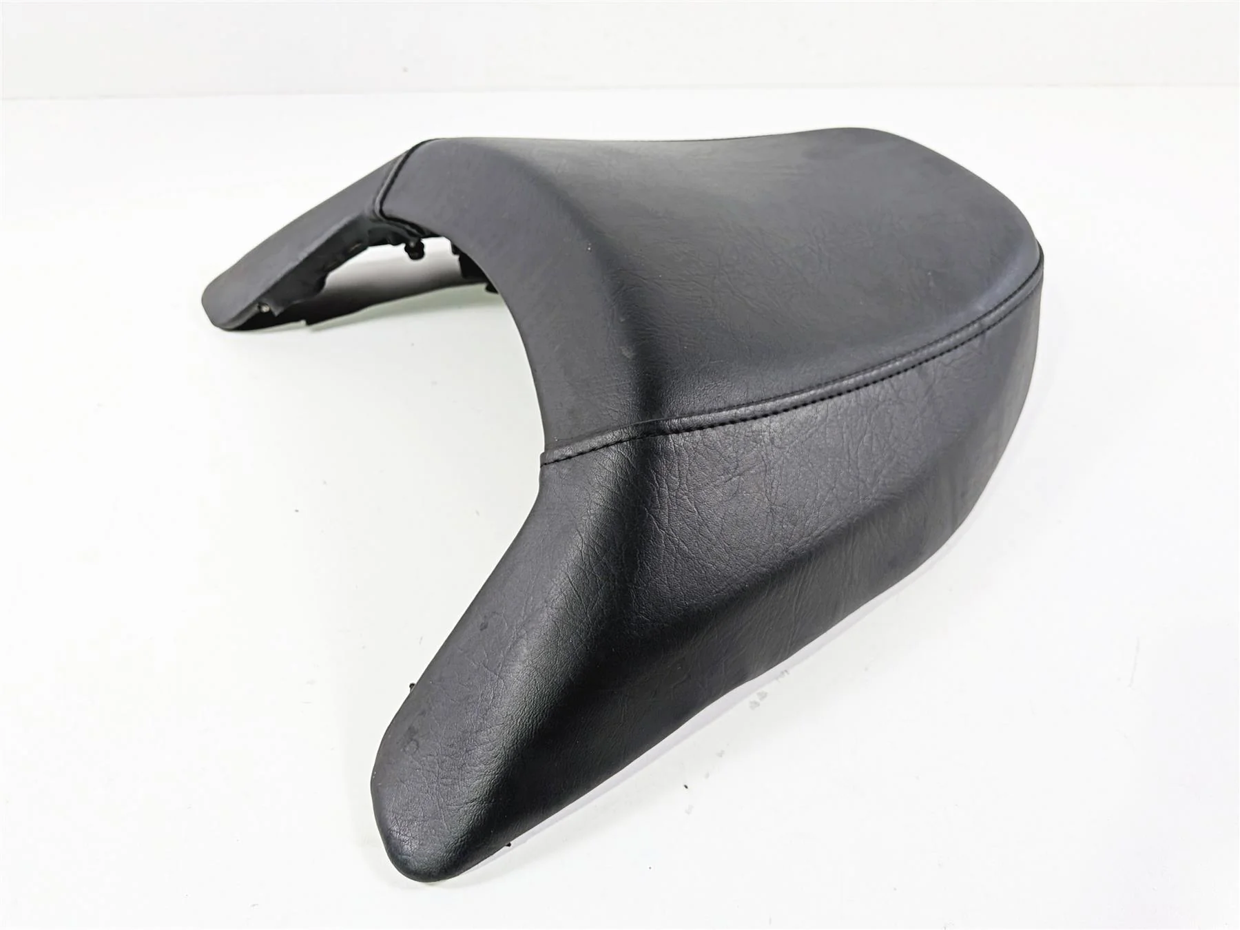 2014 Suzuki M109R VZR1800 Boulevard Rear Passenger Seat Saddle 45300-48G00-48H - Image 12