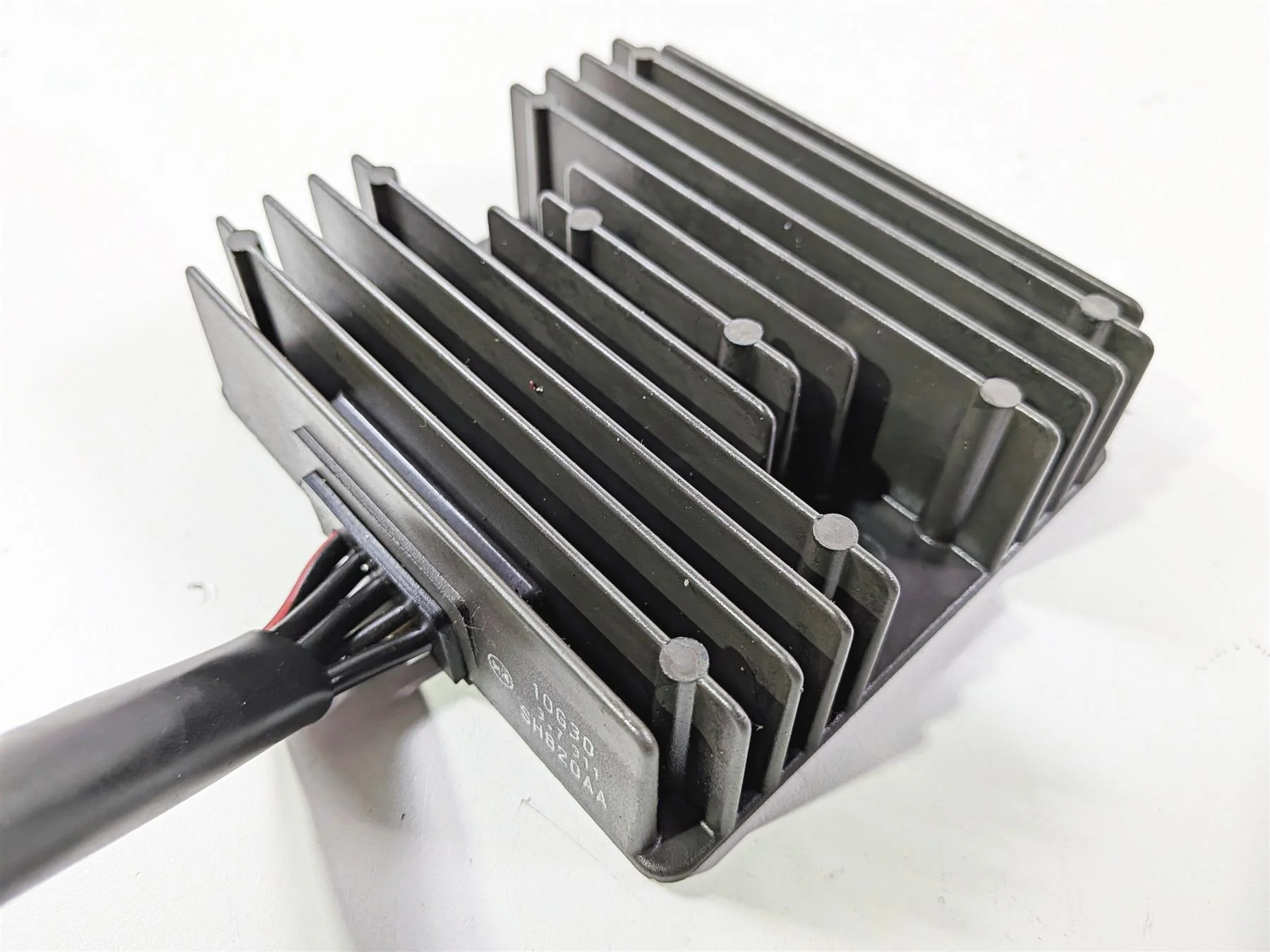2014 Suzuki M109R VZR1800 Boulevard Rectifier Voltage Regulator 32800-10G30 - Image 8