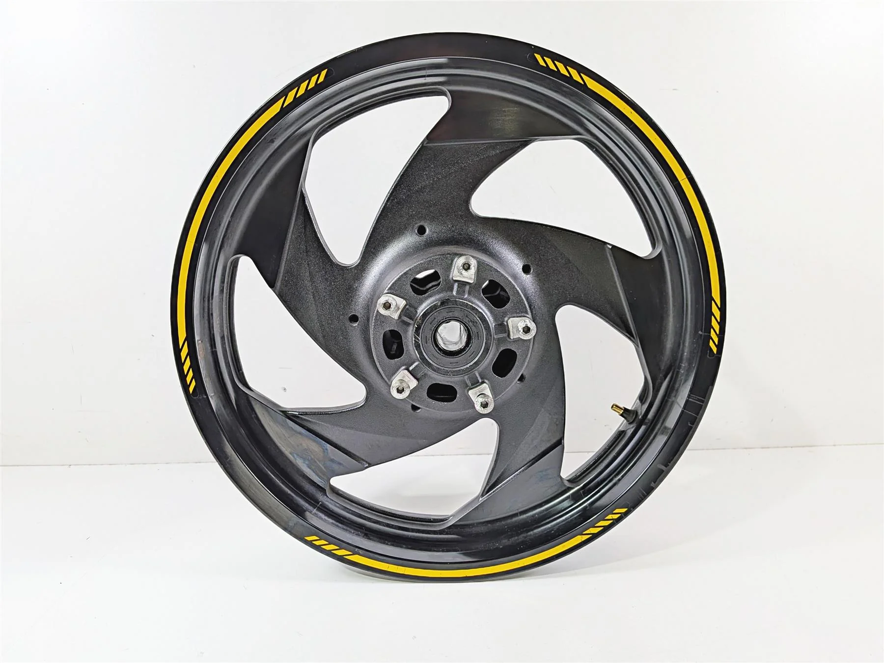 2014 Suzuki M109R VZR1800 Boulevard Straight 18x3.5 Front Wheel 54111-48G10-019 - Image 4