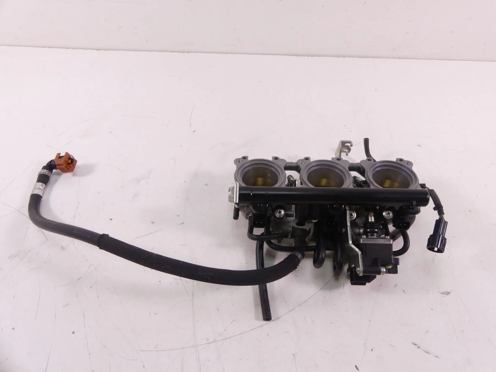 2014 Triumph Tiger 800 ABS Throttle Bodies Keihin Fuel Injection  T1243800 - Image 2