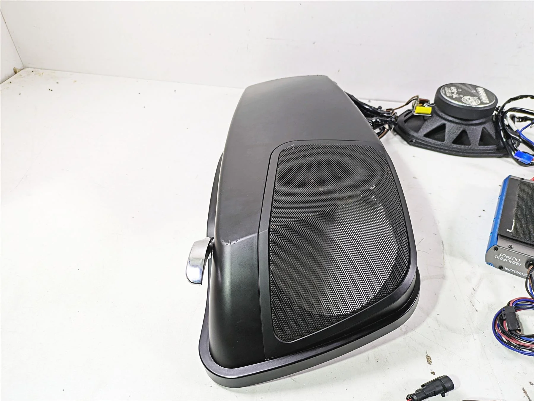 2014 -UP Harley Touring Hogtunes Rear Speaker Amp & Saddle Bag Lid Set REV225 692-XL - Image 11