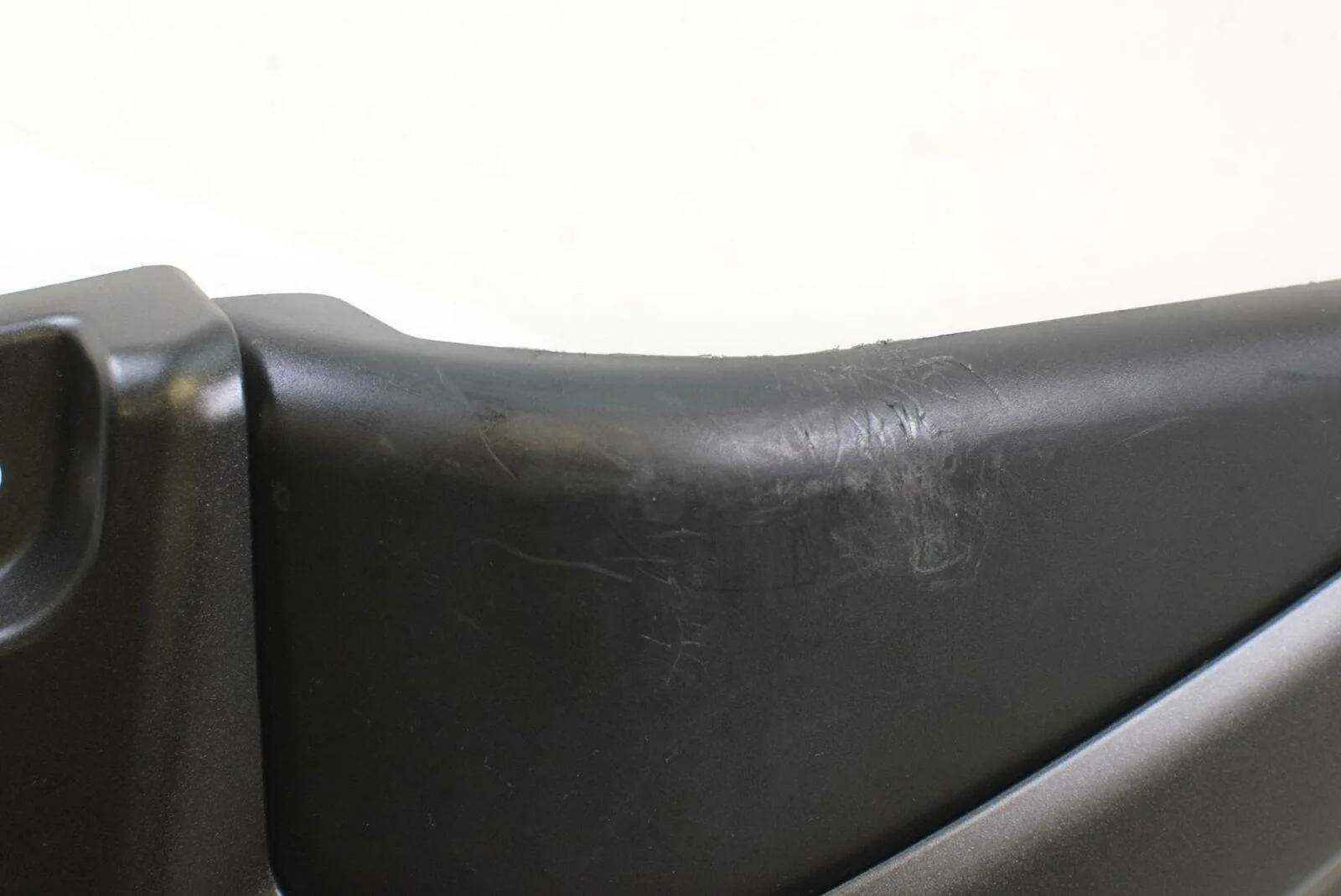 2014 Yamaha XT1200 ES Super Tenere Right Lower Tank Fairing - crack 23P-2835V - Image 6