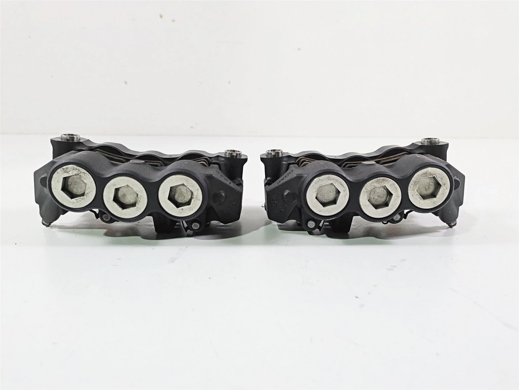 2014 Yamaha YZFR1 R1 RN22 6 Piston Front Brake Calipers 4C8-2580T-10 4C8-2580U