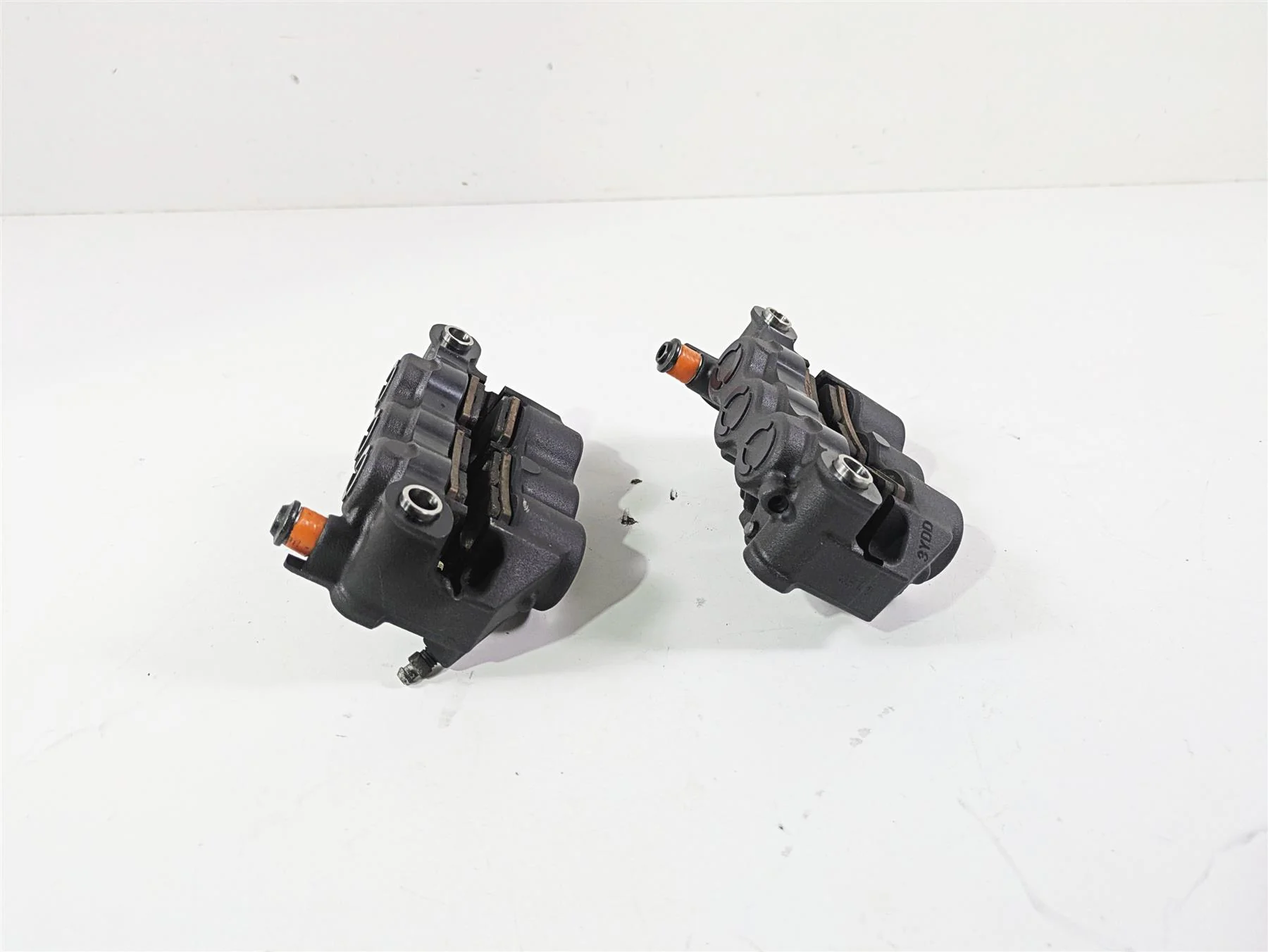 2014 Yamaha YZFR1 R1 RN22 6 Piston Front Brake Calipers 4C8-2580T-10 4C8-2580U - Image 10