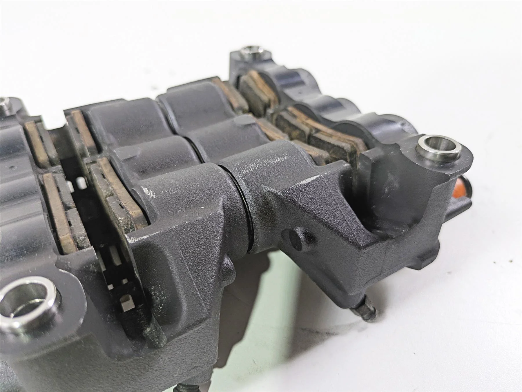 2014 Yamaha YZFR1 R1 RN22 6 Piston Front Brake Calipers 4C8-2580T-10 4C8-2580U - Image 5