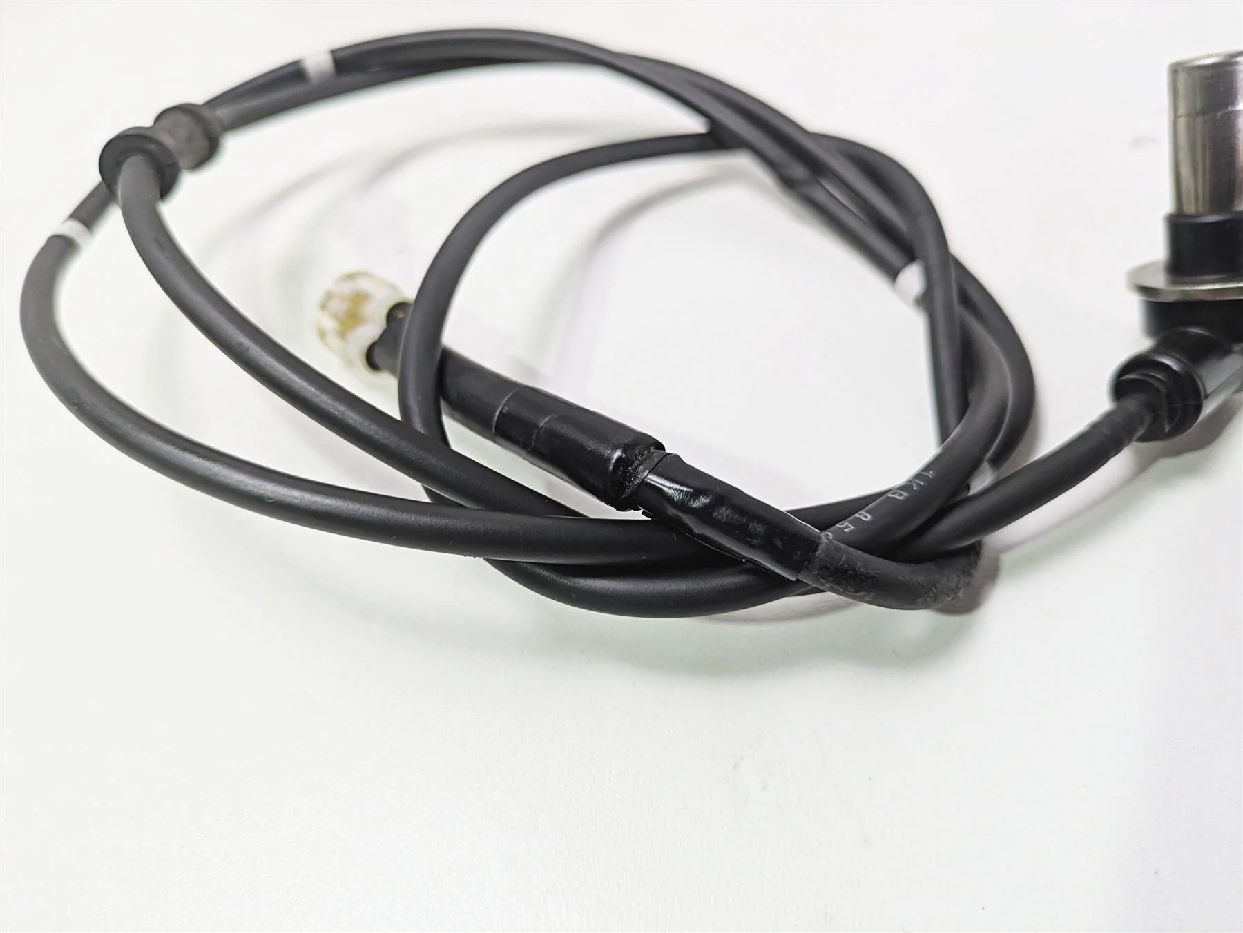 2014 Yamaha YZFR1 R1 RN22 Front Abs Brake Wheel Speed Sensor 1KB-85970-01-00 - Image 9