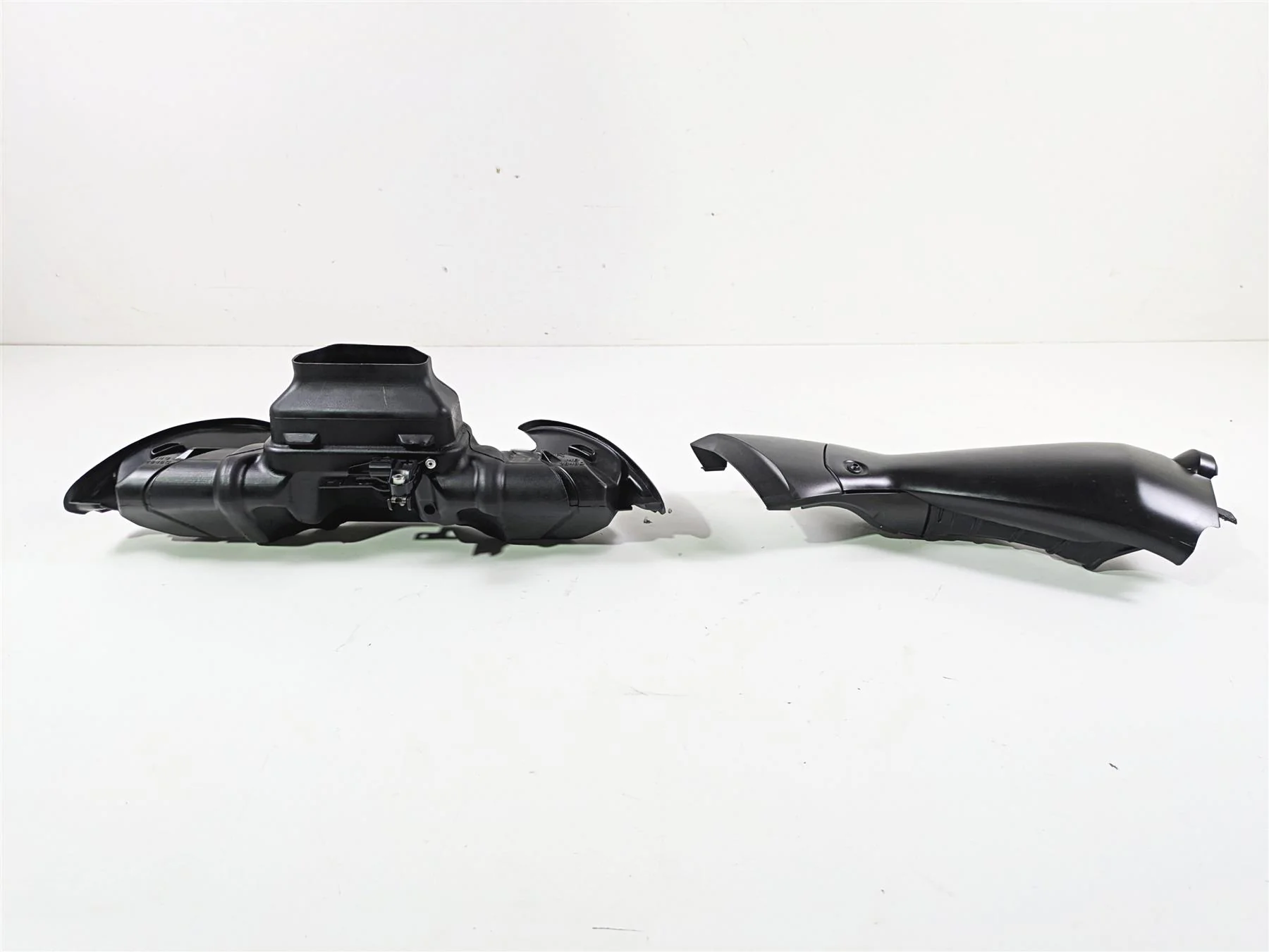 2014 Yamaha YZFR1 R1 RN22 Front Air Intake Duct Ram Scoop Set 14B-2845D-10-00 - Image 4