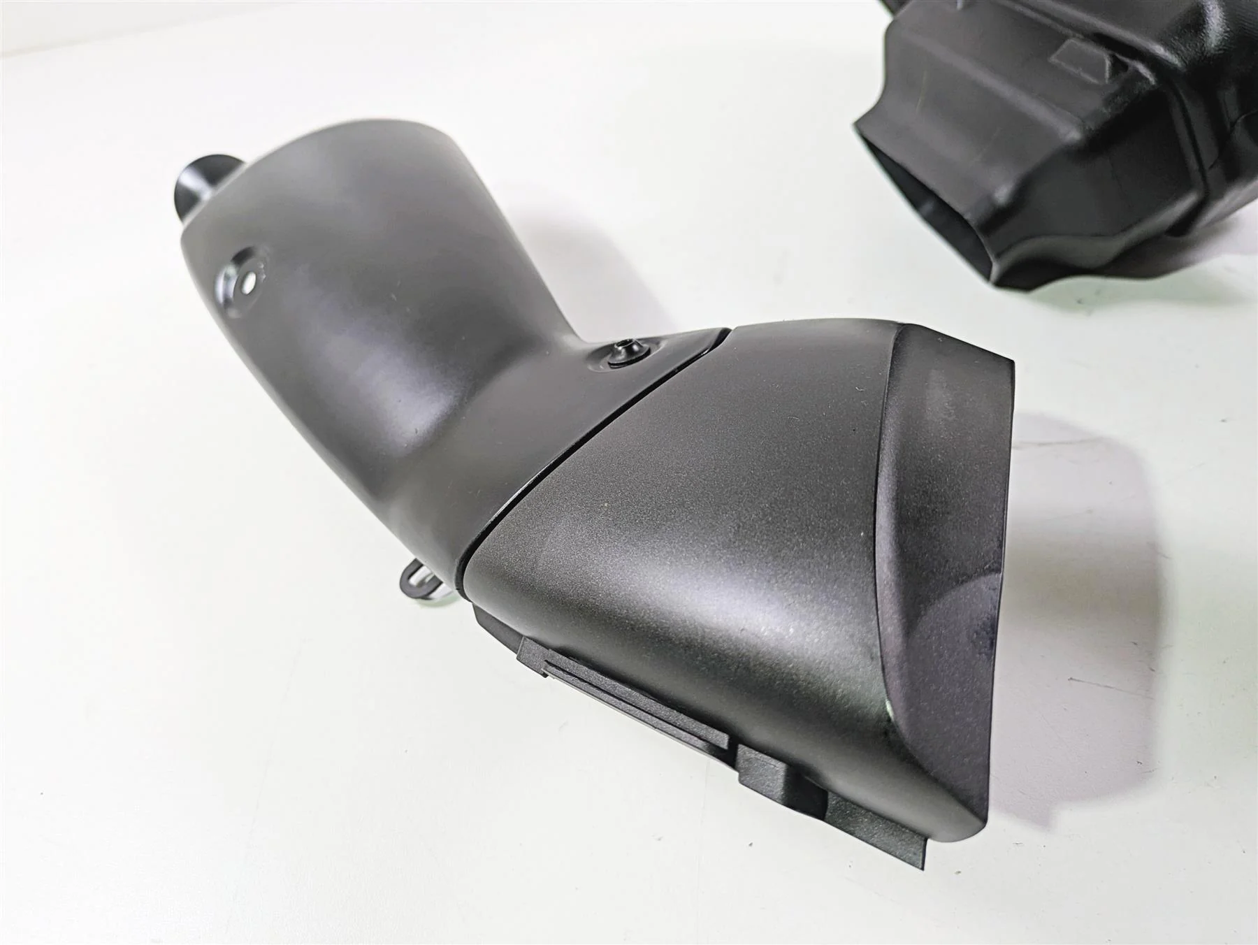 2014 Yamaha YZFR1 R1 RN22 Front Air Intake Duct Ram Scoop Set 14B-2845D-10-00 - Image 8