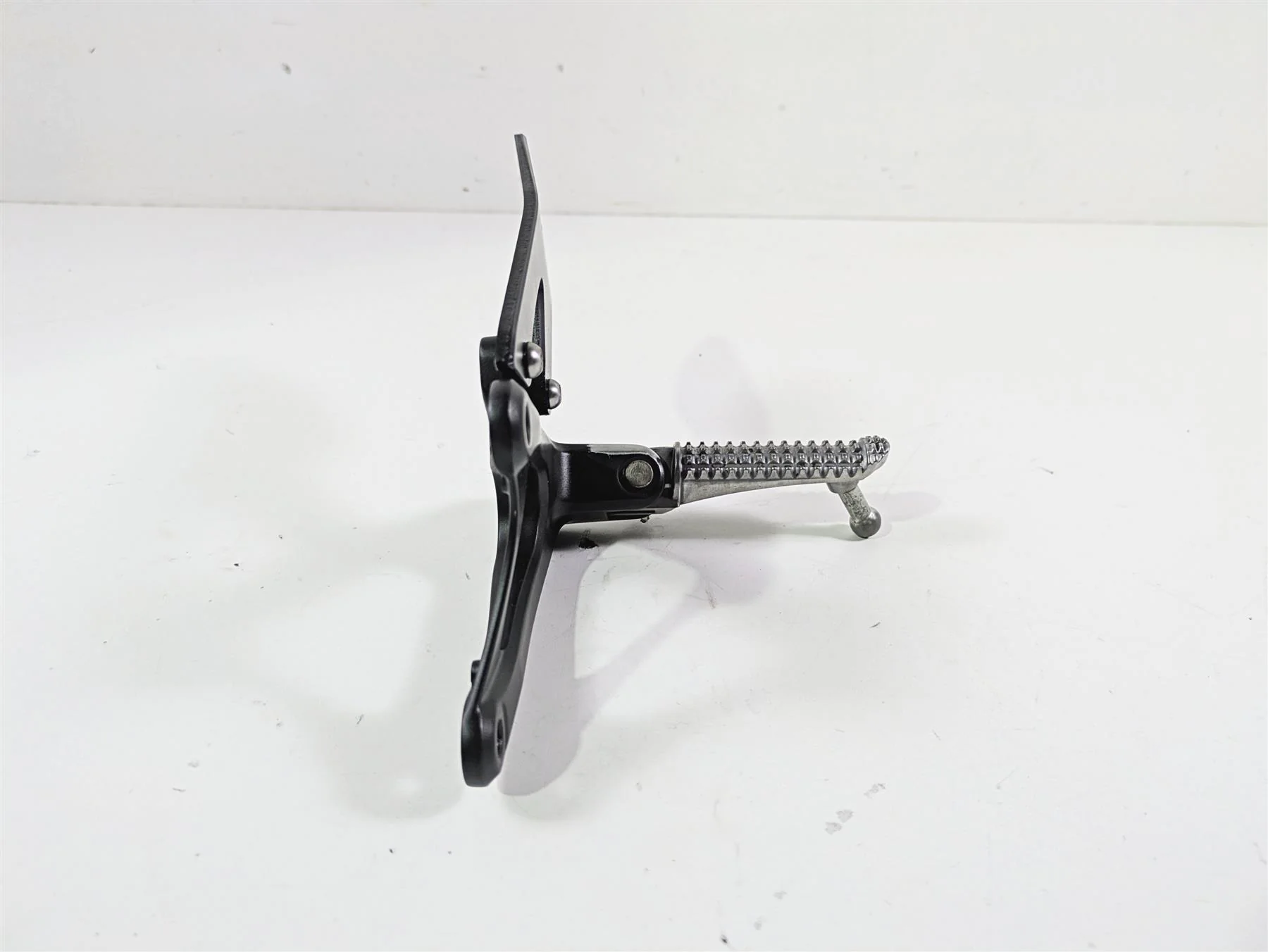 2014 Yamaha YZFR1 R1 RN22 Front Left Footpeg Foot Peg 14B-27442-10-00 - Image 4
