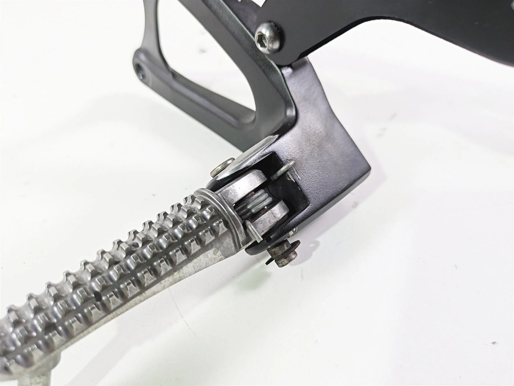 2014 Yamaha YZFR1 R1 RN22 Front Left Footpeg Foot Peg 14B-27442-10-00 - Image 8