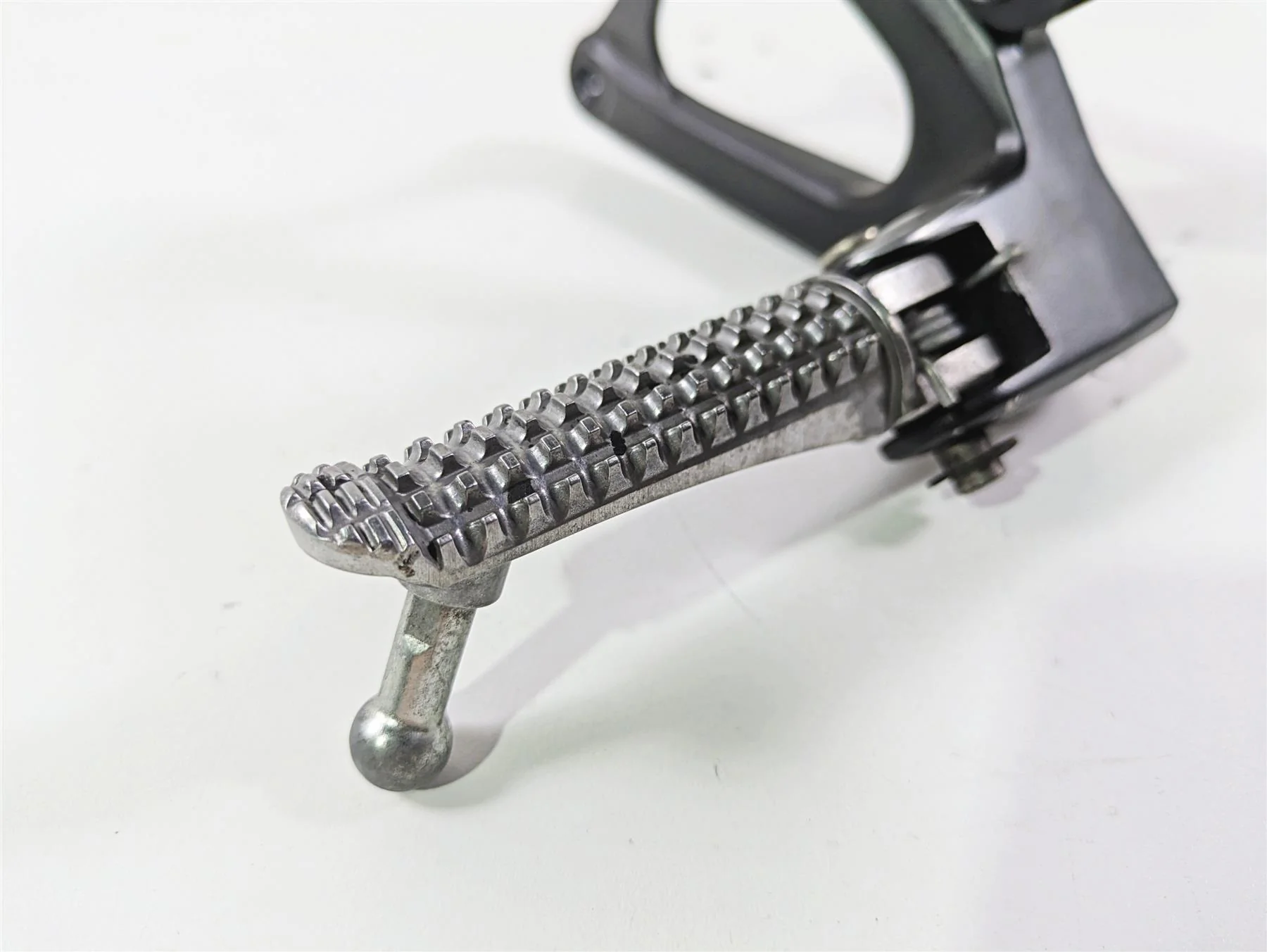 2014 Yamaha YZFR1 R1 RN22 Front Left Footpeg Foot Peg 14B-27442-10-00 - Image 9