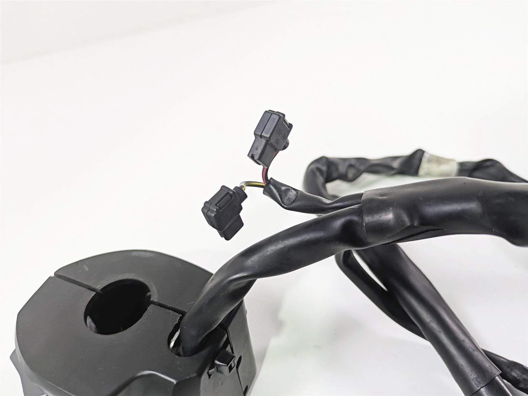 2014 Yamaha YZFR1 R1 RN22 Left Hand Control Switch 1KB-83972-00-00 - Image 10