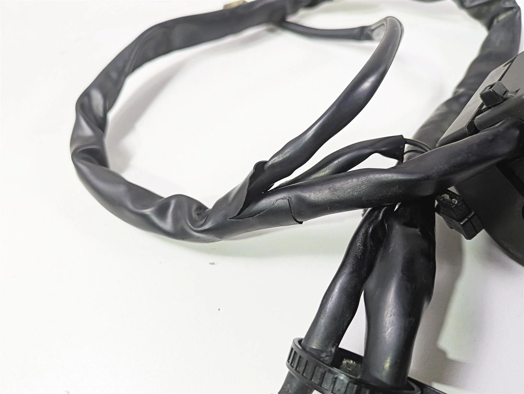 2014 Yamaha YZFR1 R1 RN22 Left Hand Control Switch 1KB-83972-00-00 - Image 11