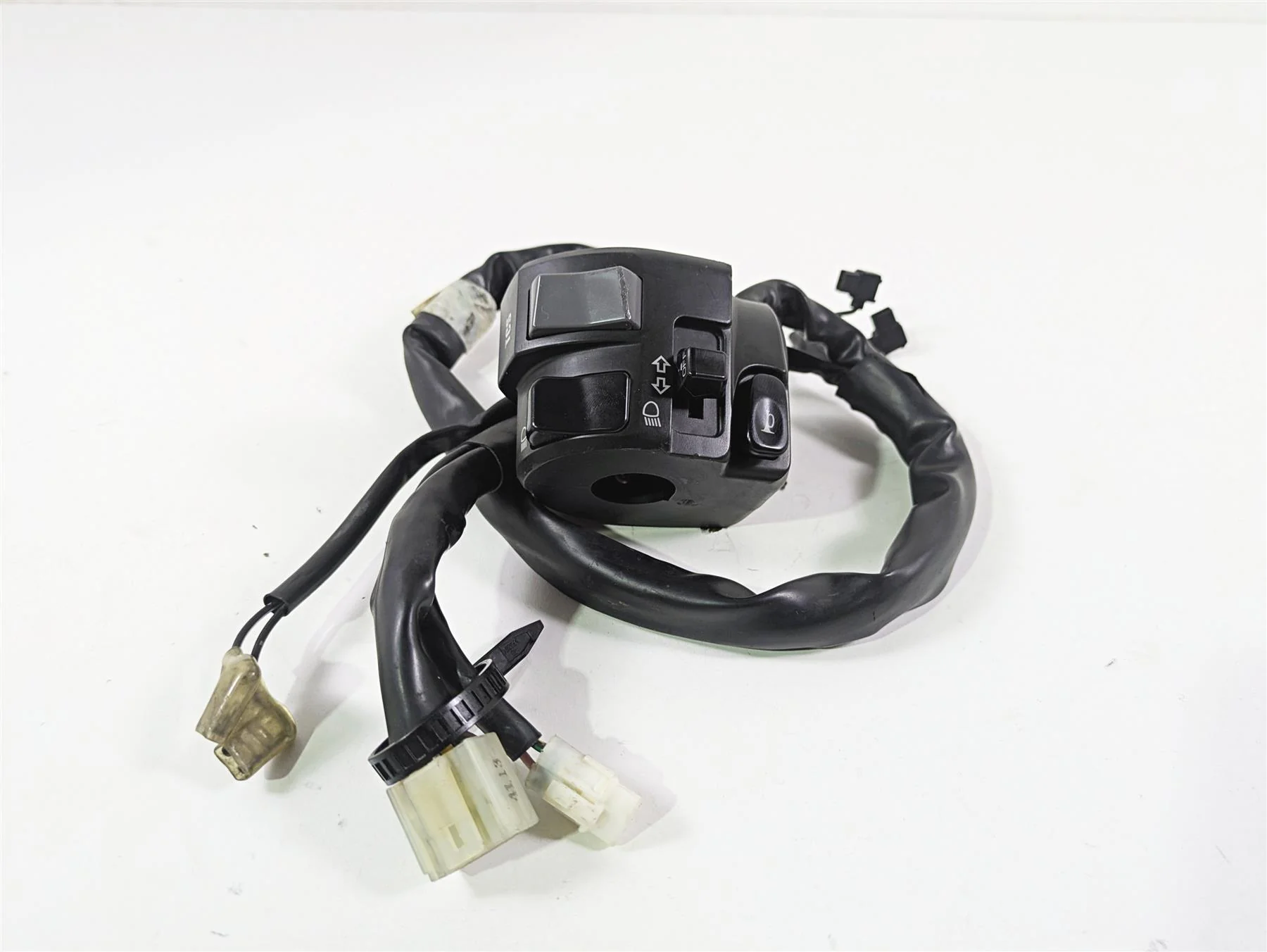 2014 Yamaha YZFR1 R1 RN22 Left Hand Control Switch 1KB-83972-00-00 - Image 3