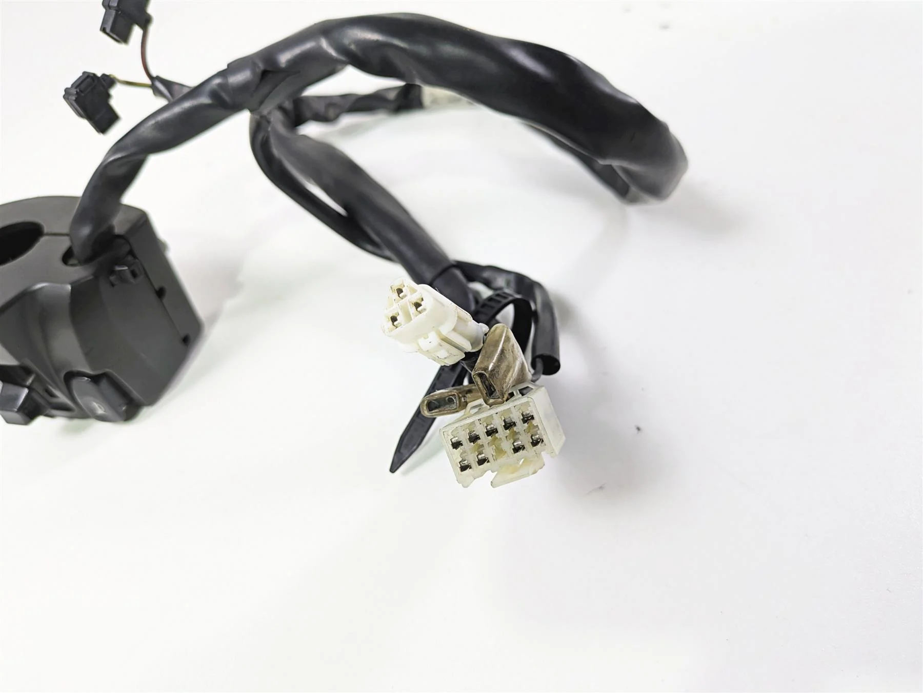2014 Yamaha YZFR1 R1 RN22 Left Hand Control Switch 1KB-83972-00-00 - Image 9