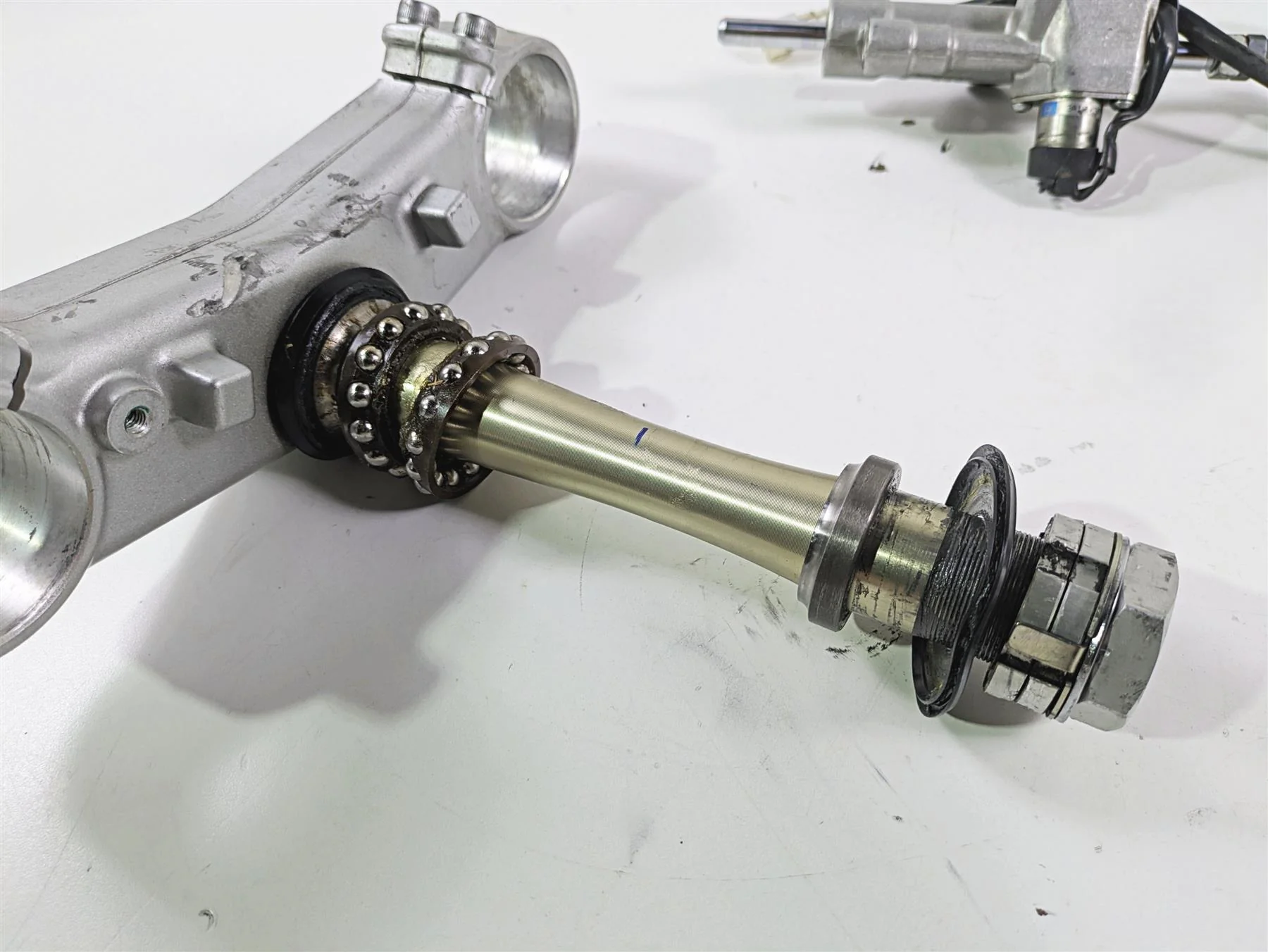 2014 Yamaha YZFR1 R1 RN22 Lower Triple Tree & Steering Damper 14B-23340-00-00 - Image 10