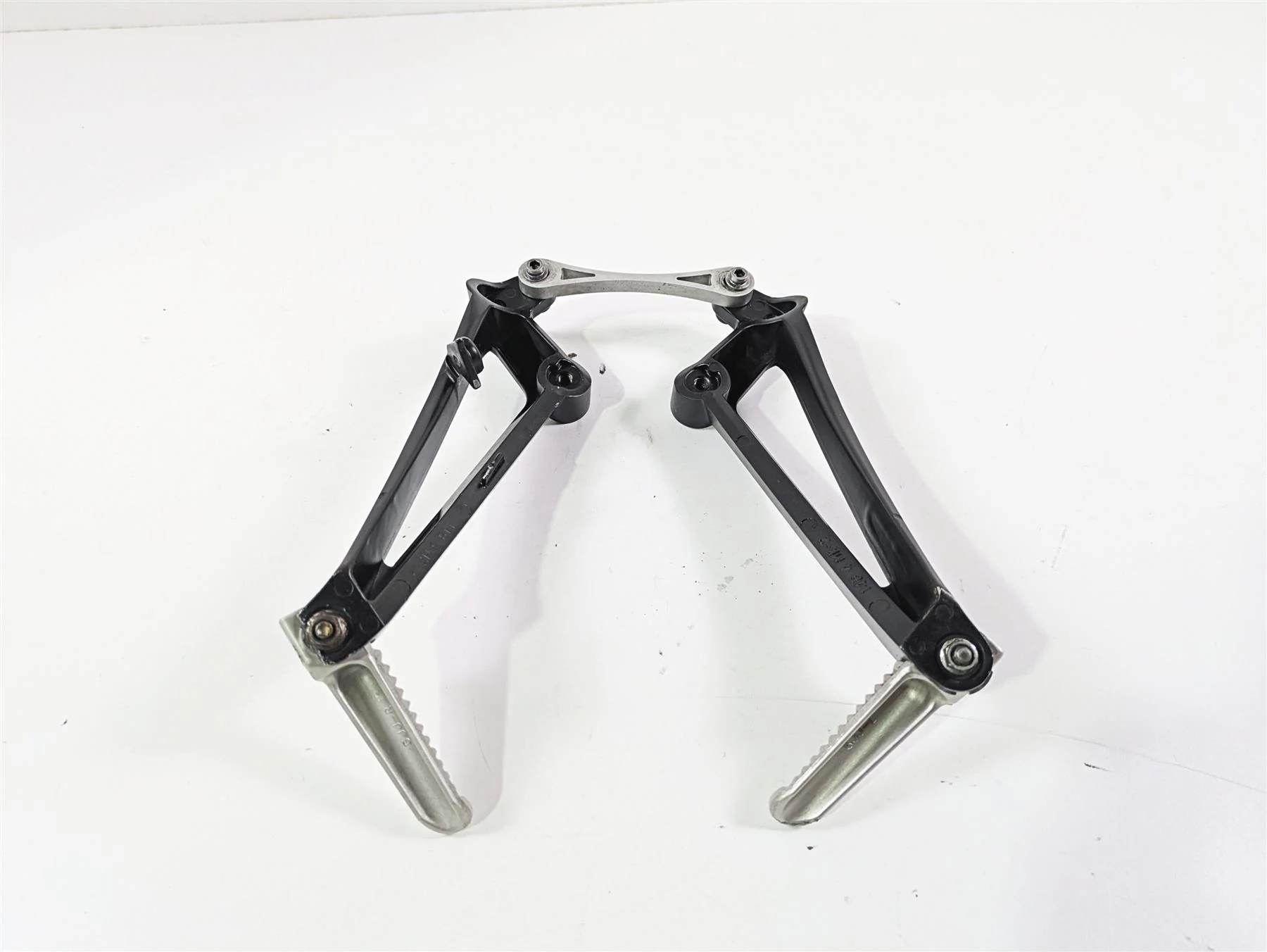 2014 Yamaha YZFR1 R1 RN22 Rear Passenger Footpeg Set 14B-2741L-10 14B-2742L-10 - Image 7