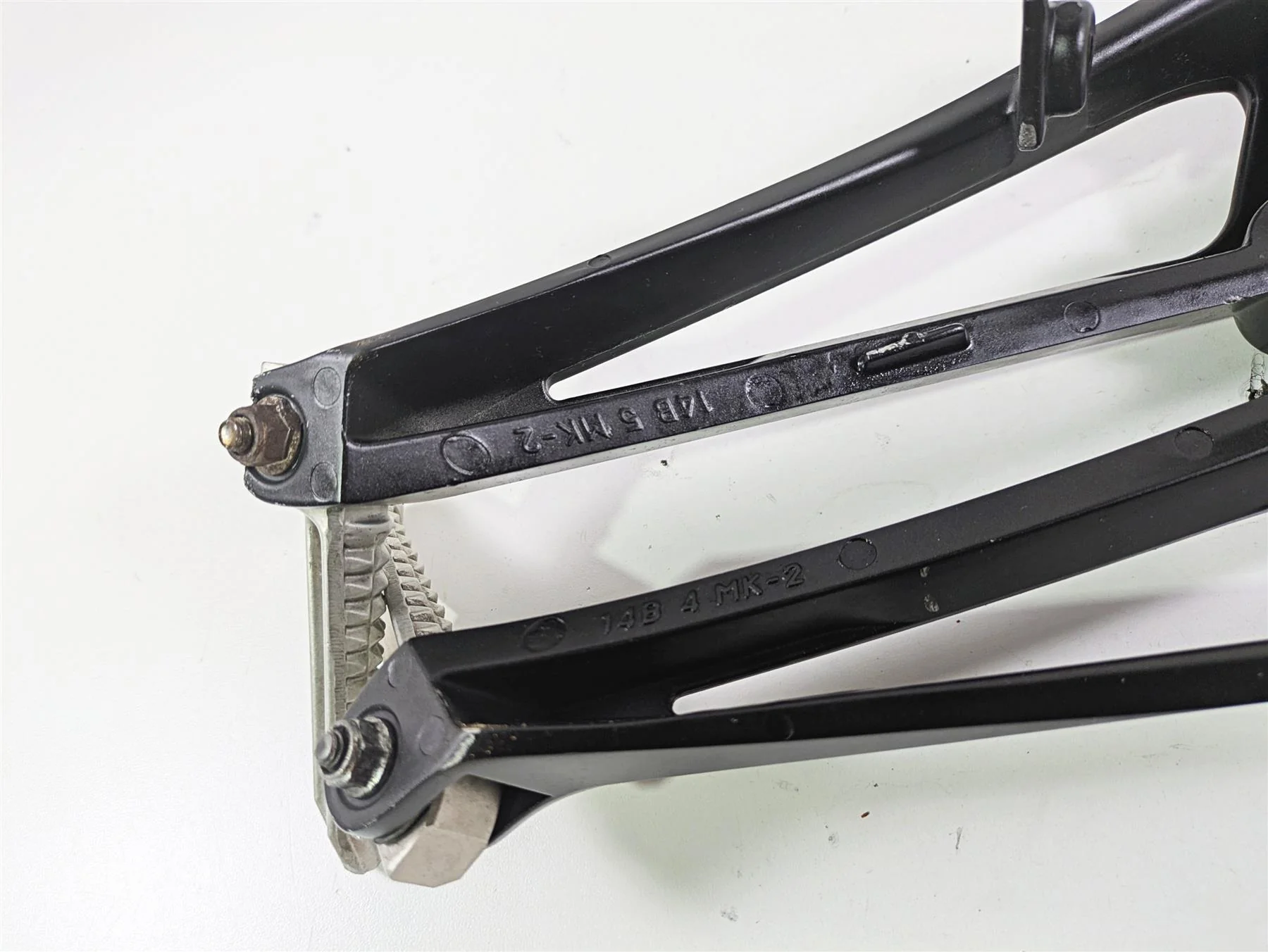 2014 Yamaha YZFR1 R1 RN22 Rear Passenger Footpeg Set 14B-2741L-10 14B-2742L-10 - Image 9