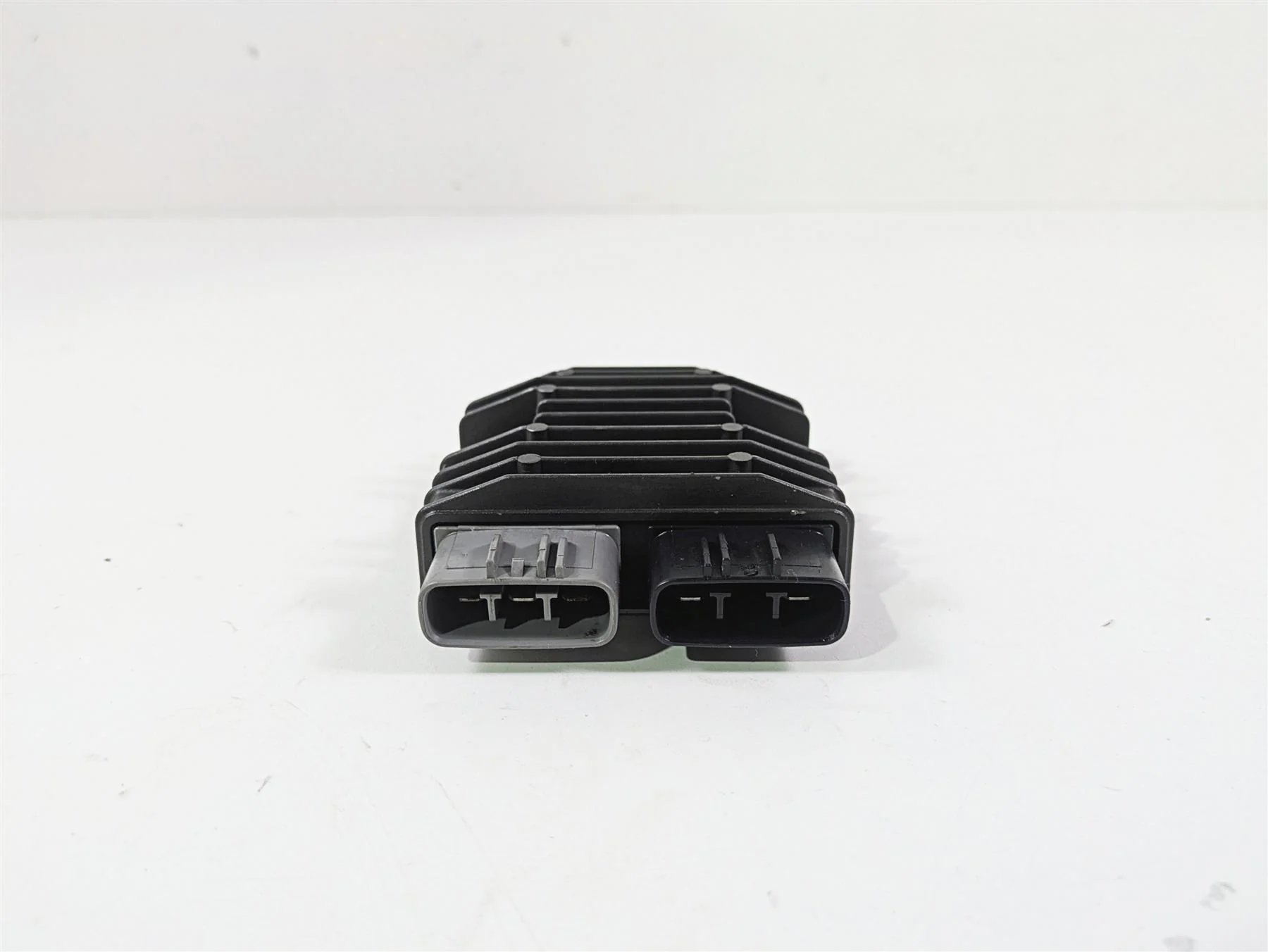 2014 Yamaha YZFR1 R1 RN22 Rectifier Voltage Regulator 1D7-81960-01-00 FH012AA - Image 2