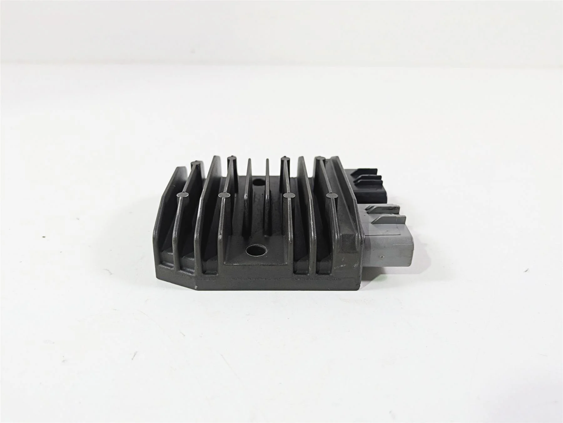 2014 Yamaha YZFR1 R1 RN22 Rectifier Voltage Regulator 1D7-81960-01-00 FH012AA - Image 3