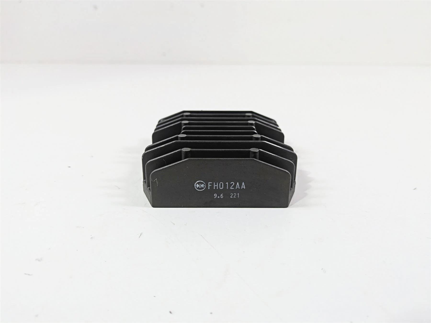 2014 Yamaha YZFR1 R1 RN22 Rectifier Voltage Regulator 1D7-81960-01-00 FH012AA - Image 4