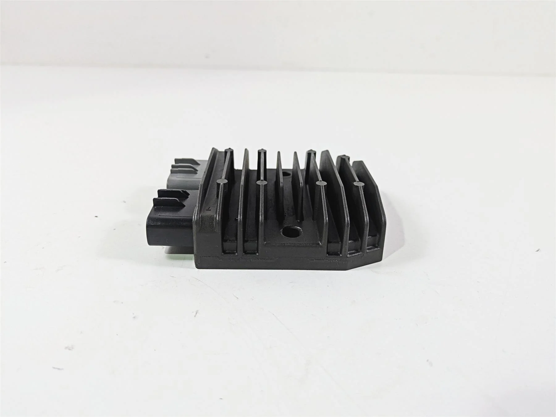 2014 Yamaha YZFR1 R1 RN22 Rectifier Voltage Regulator 1D7-81960-01-00 FH012AA - Image 5