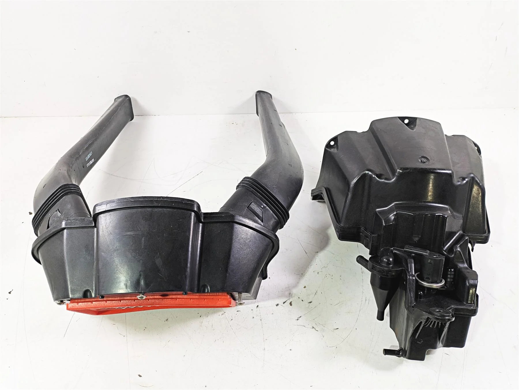 2015 BMW K1600 GT K48 Air Box Cleaner Breather & Tubes 13717712315