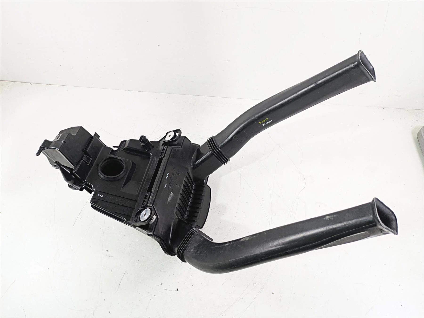 2015 BMW K1600 GT K48 Air Box Cleaner Breather & Tubes 13717712315 - Image 12