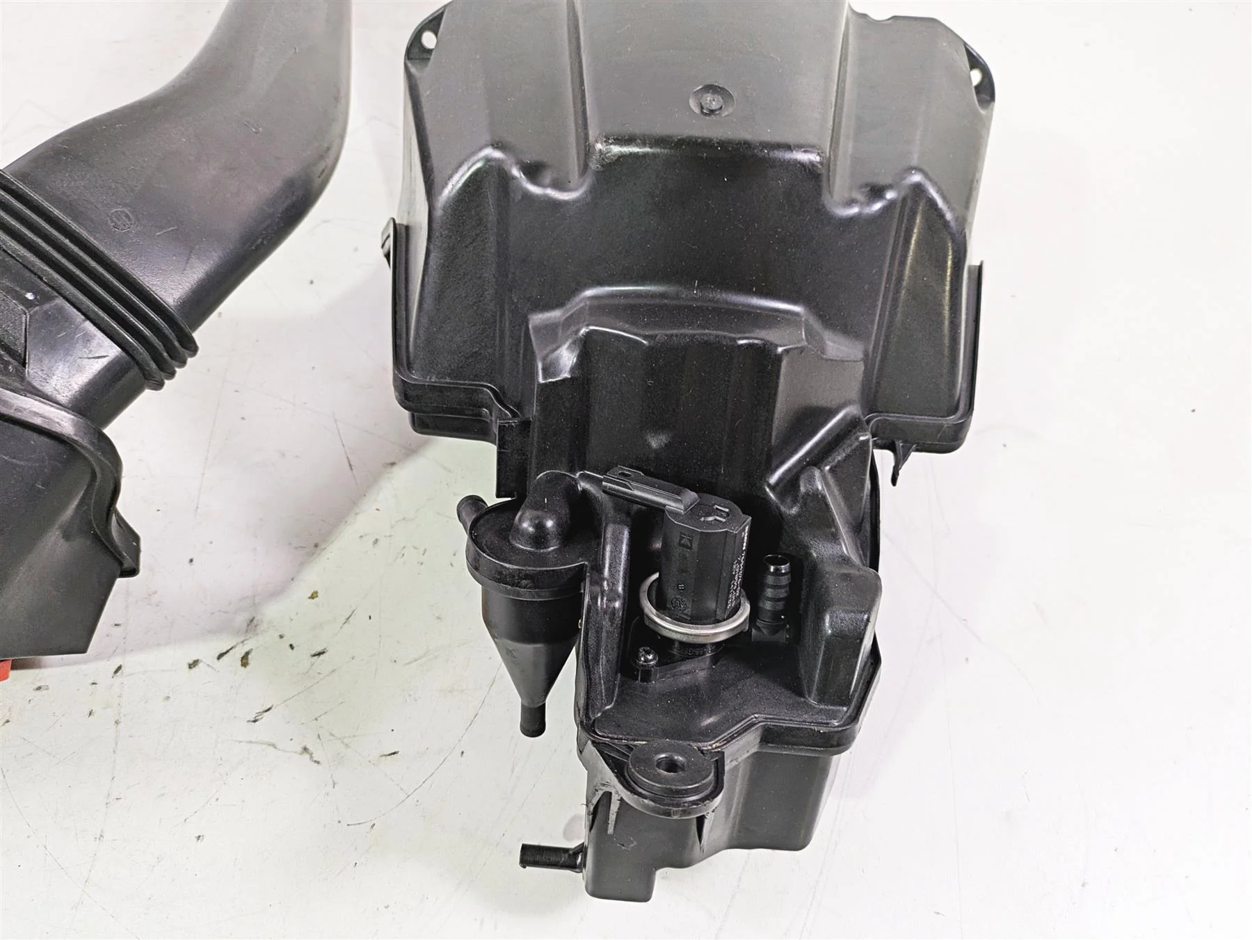 2015 BMW K1600 GT K48 Air Box Cleaner Breather & Tubes 13717712315 - Image 3