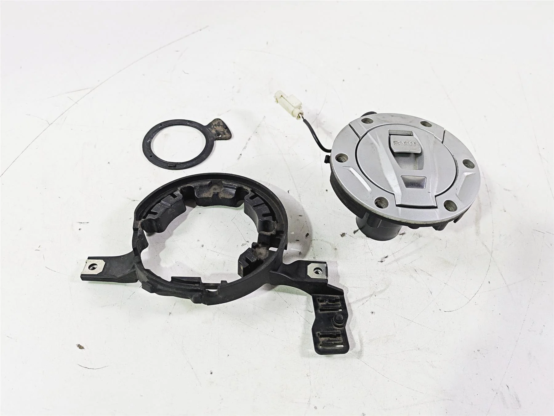 2015 BMW K1600 GT K48 Keyless Fuel Gas Tank Lid Cap Inlet 16118549495