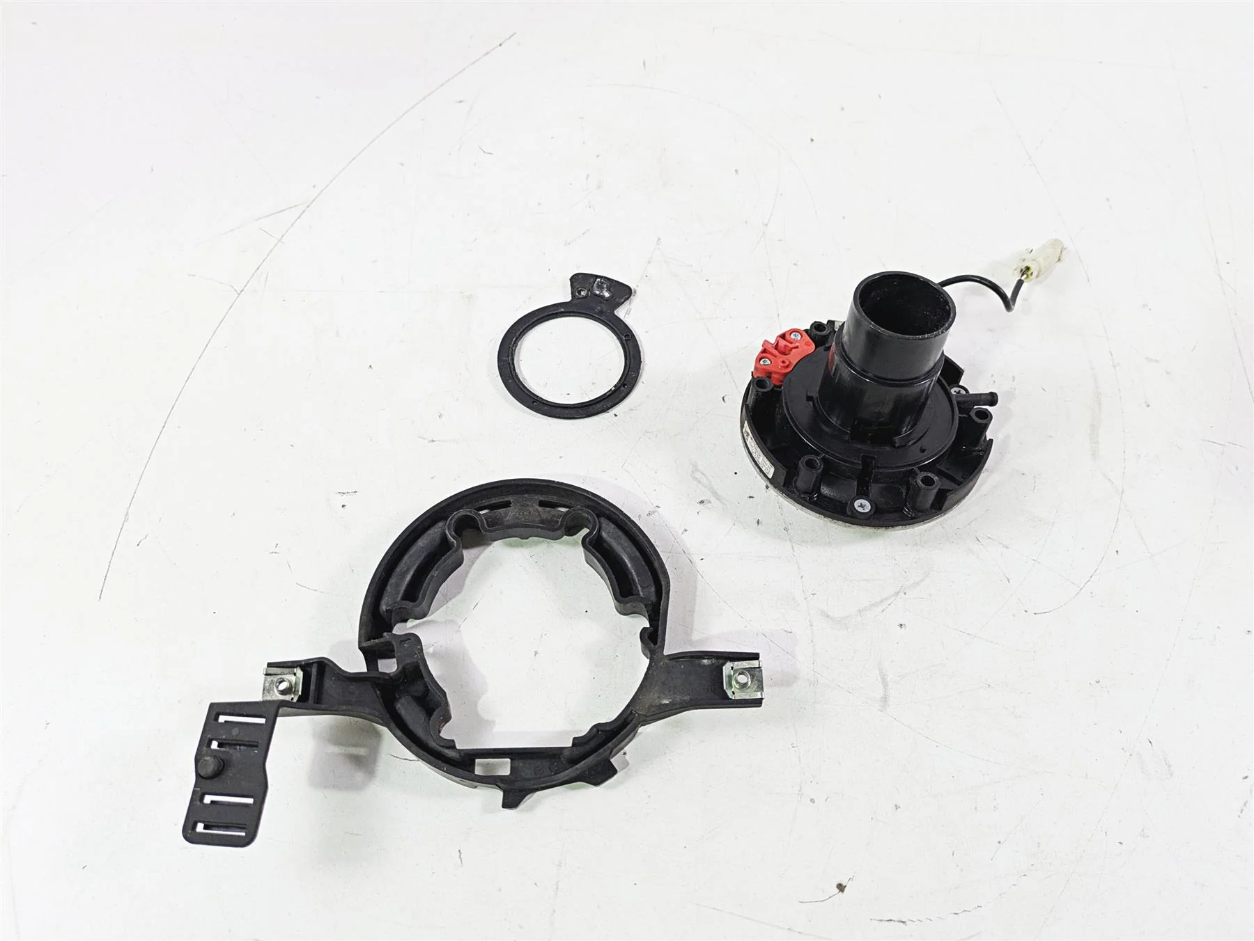 2015 BMW K1600 GT K48 Keyless Fuel Gas Tank Lid Cap Inlet 16118549495 - Image 11