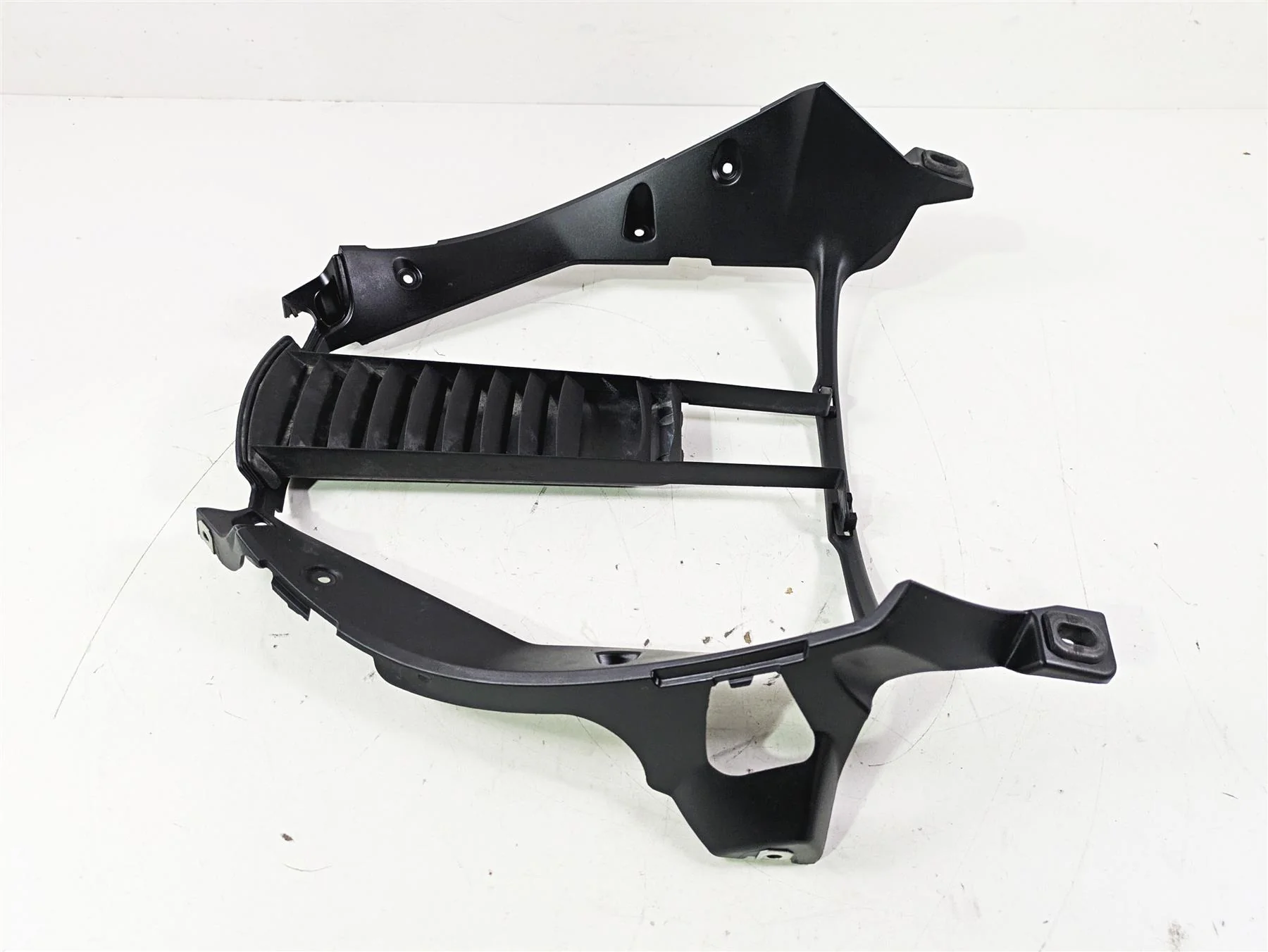 2015 BMW K1600 GT K48 Radiator Center Cover Shroud Plastic 17117726602 - Image 2