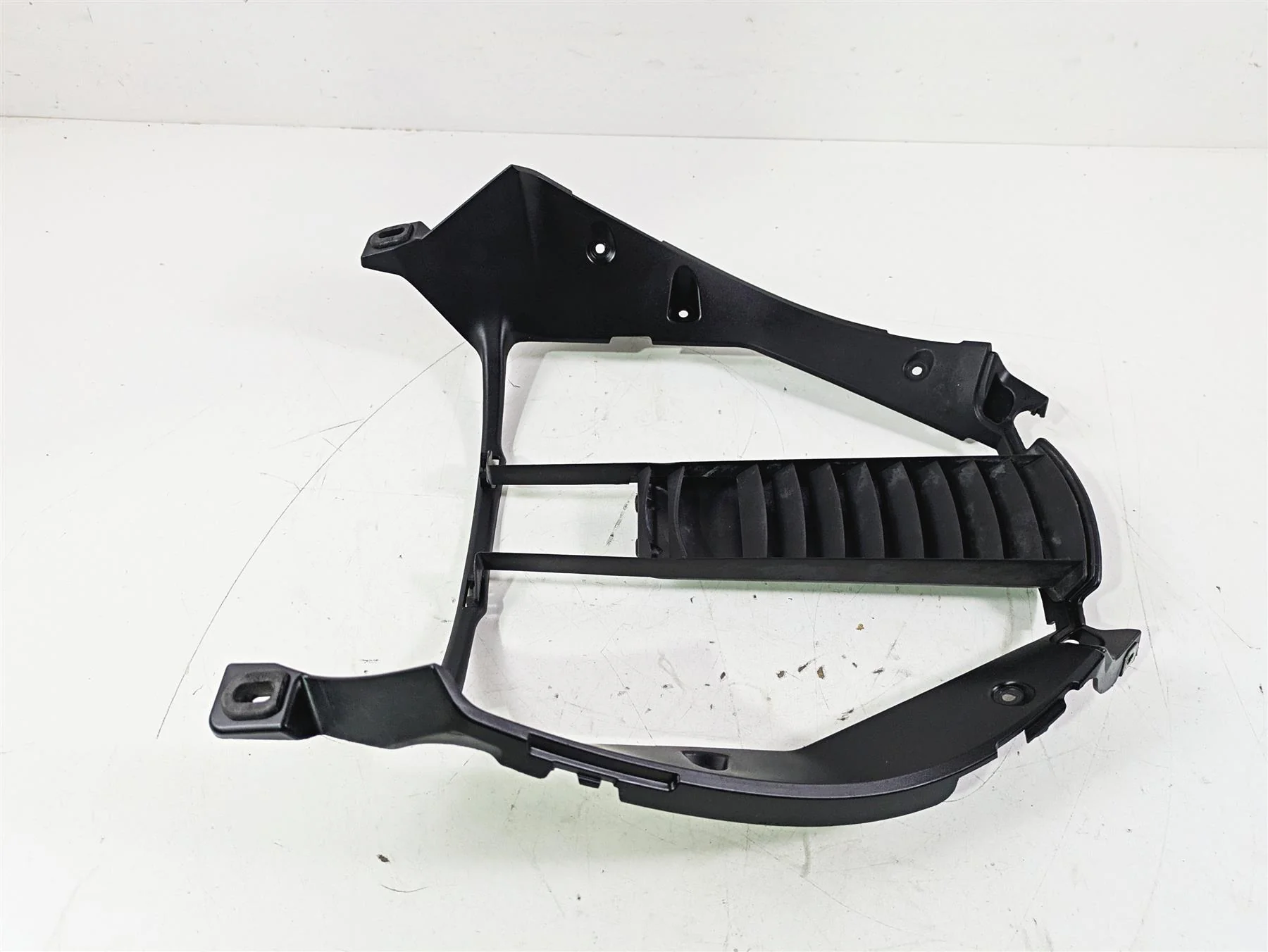 2015 BMW K1600 GT K48 Radiator Center Cover Shroud Plastic 17117726602 - Image 4