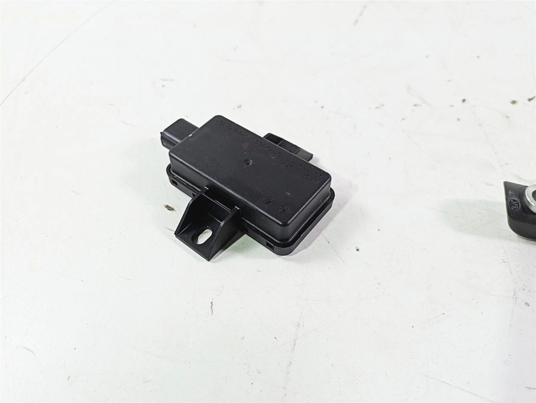 2015 BMW K1600 GT K48 RDC Tire Pressure Module & Rear Sensor 65758546222 - Image 12