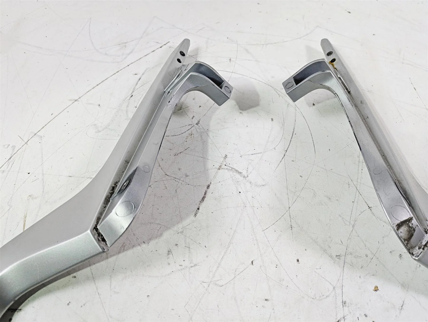 2015 BMW K1600 GT K48 Rear Passenger Side Grab Handles 46548549392 46548549391 - Image 5